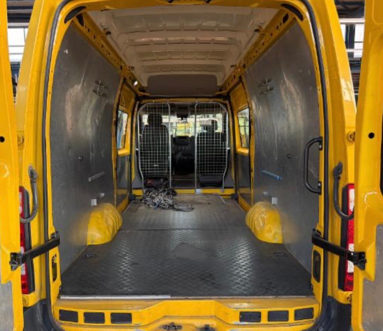 RENAULT Master P35 ENERGY 2.3dCi 145 L3H3 4x4-image-9