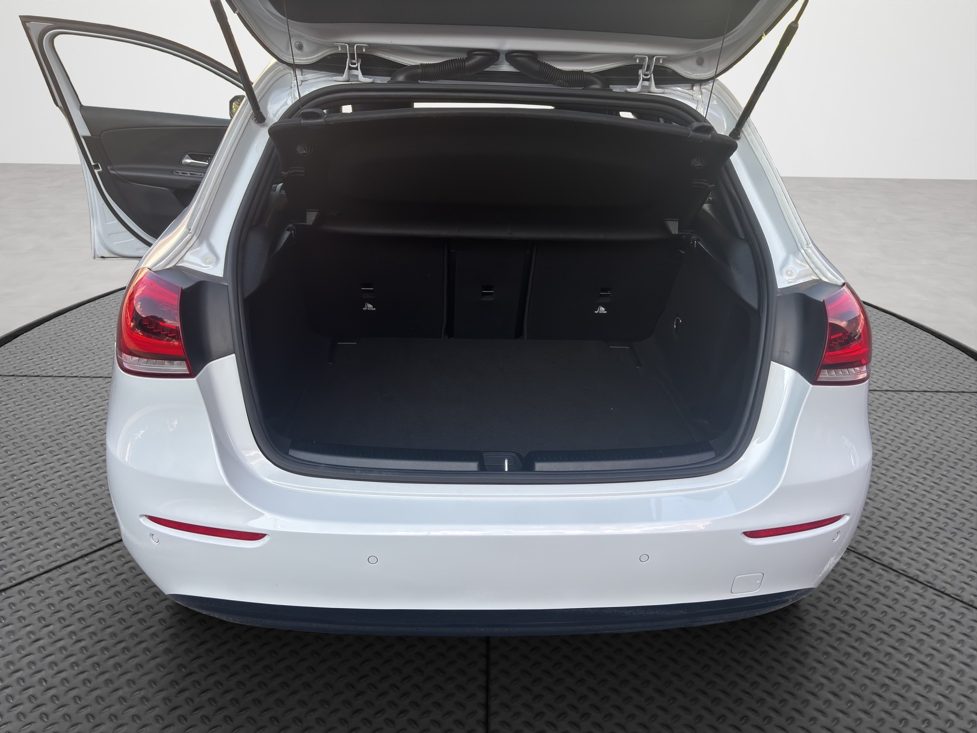 MERCEDES-BENZ A 250 Style 7G-DCT-image-14