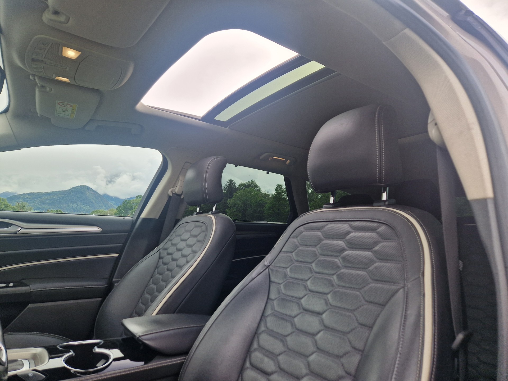 FORD Mondeo 2.0 TDCi Vignale AWD PowerShift-image-10