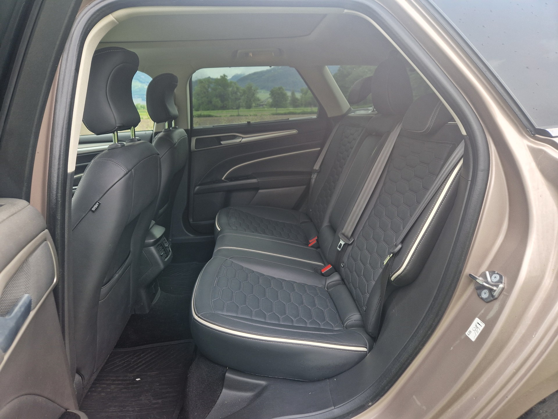 FORD Mondeo 2.0 TDCi Vignale AWD PowerShift-image-7