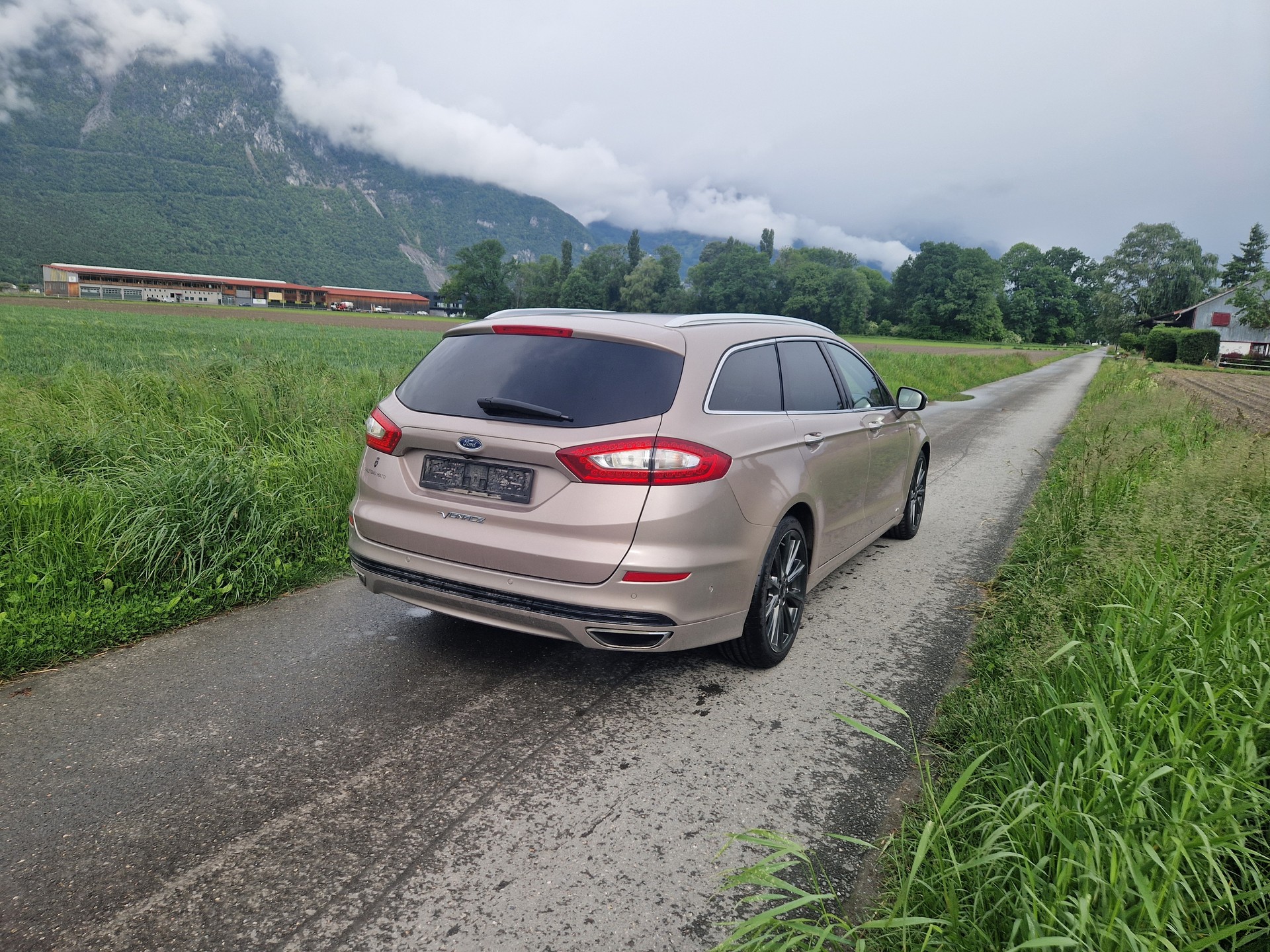 FORD Mondeo 2.0 TDCi Vignale AWD PowerShift-image-3