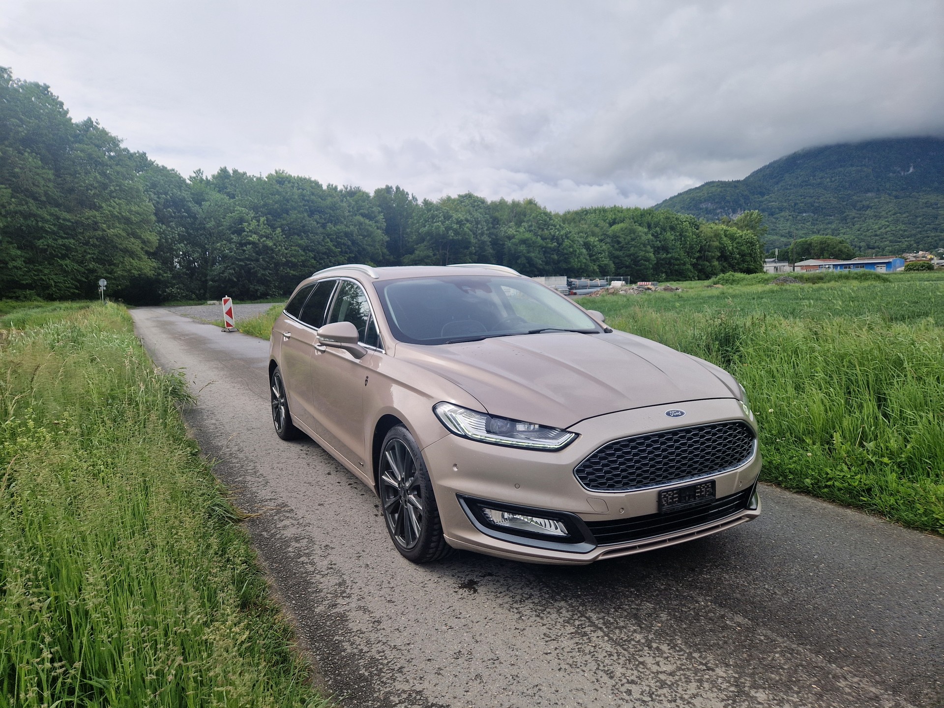 FORD Mondeo 2.0 TDCi Vignale AWD PowerShift-image-2