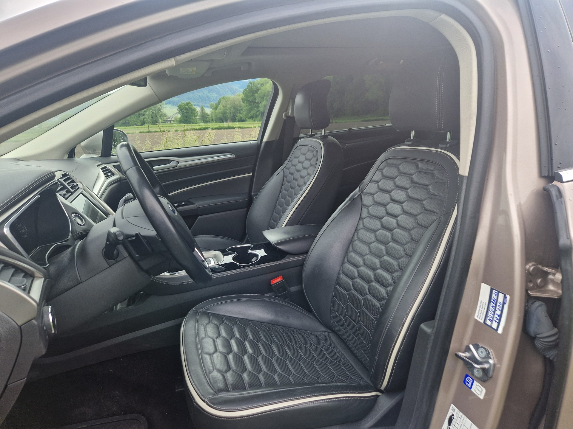 FORD Mondeo 2.0 TDCi Vignale AWD PowerShift-image-9