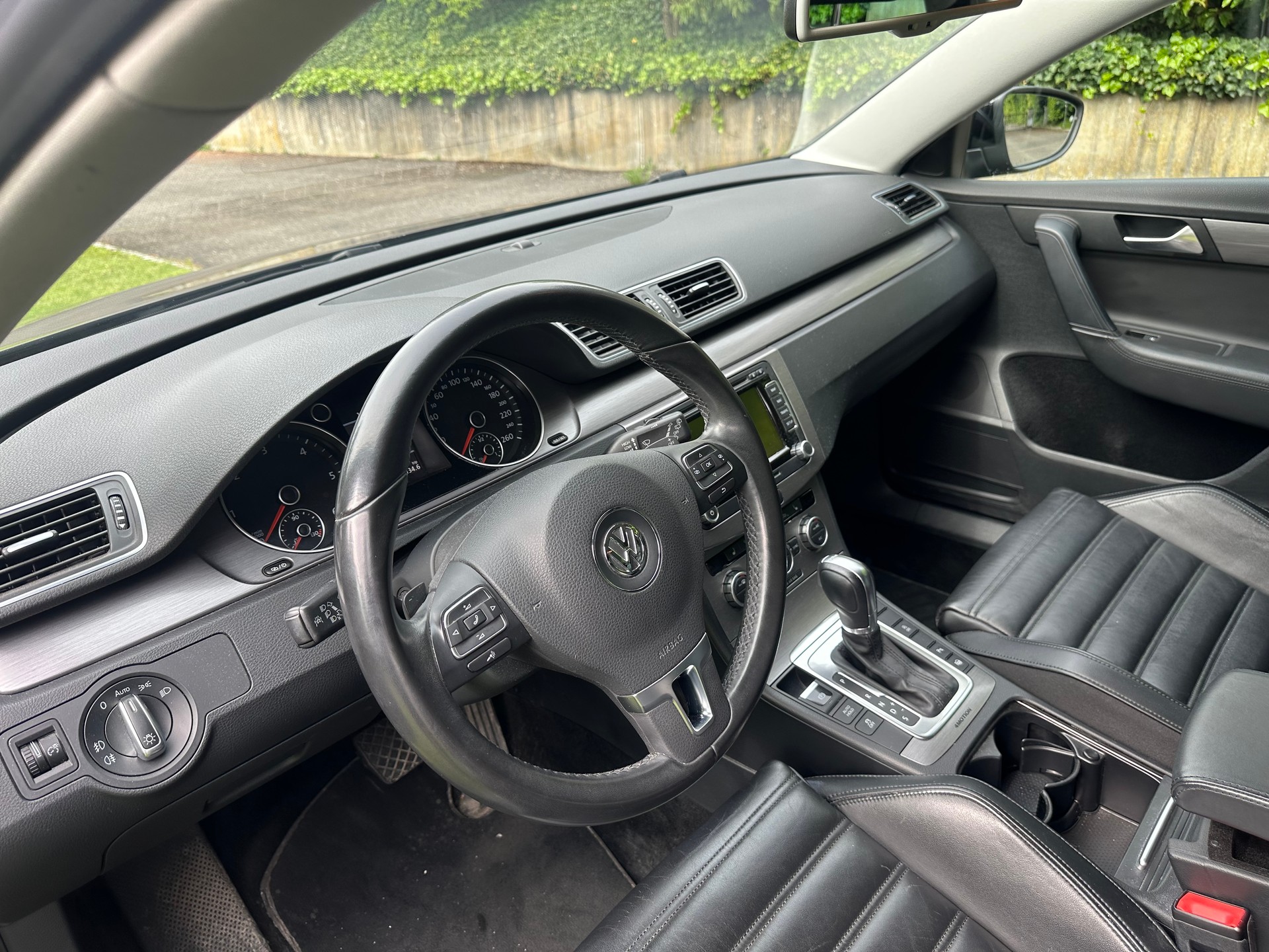 VW Passat Variant 2.0 TDI BMT R-Line 4MDSG-image-7