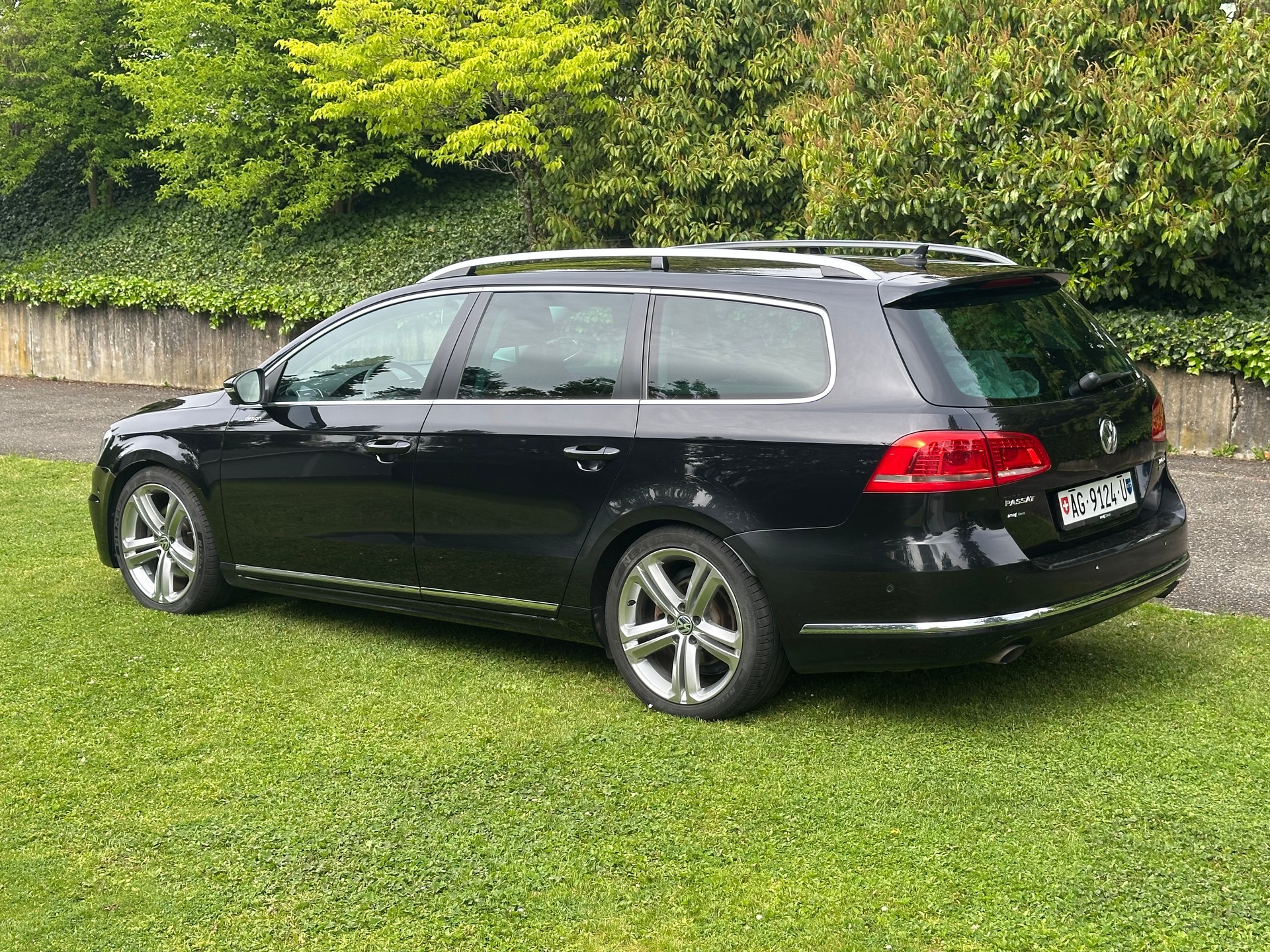 VW Passat Variant 2.0 TDI BMT R-Line 4MDSG-image-6