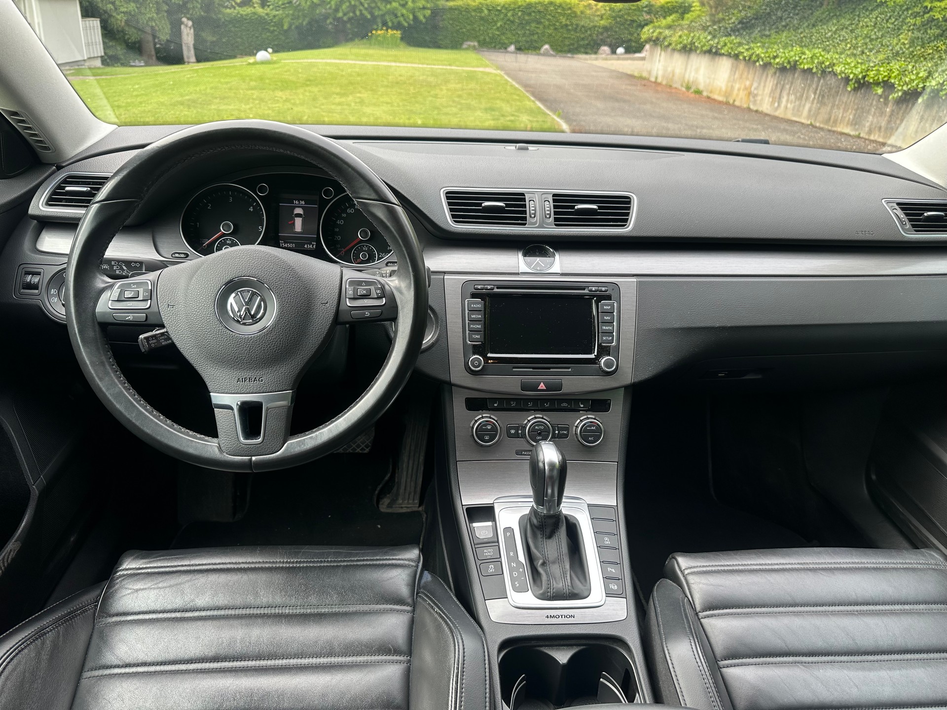 VW Passat Variant 2.0 TDI BMT R-Line 4MDSG-image-8
