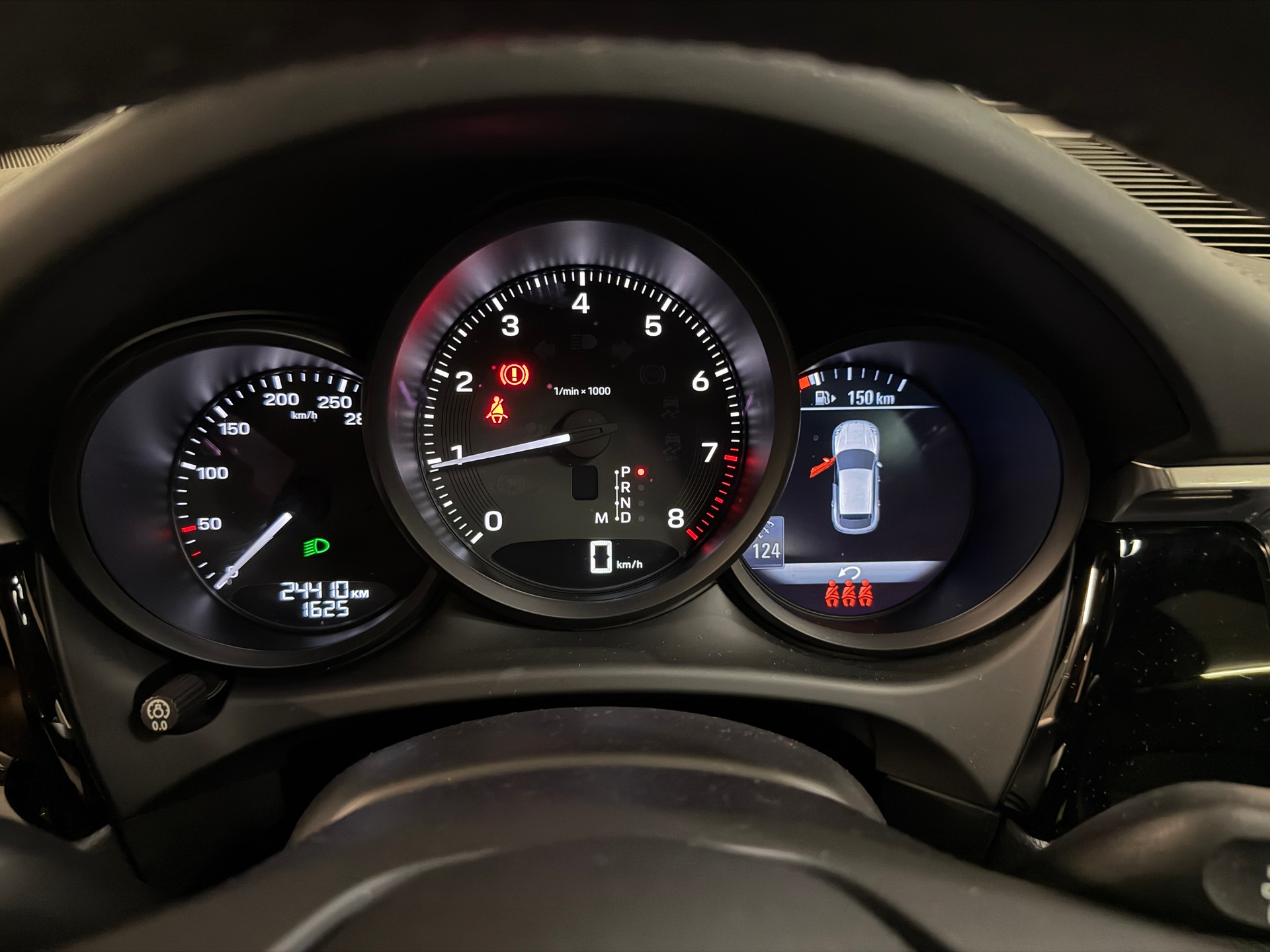PORSCHE Macan-image-8