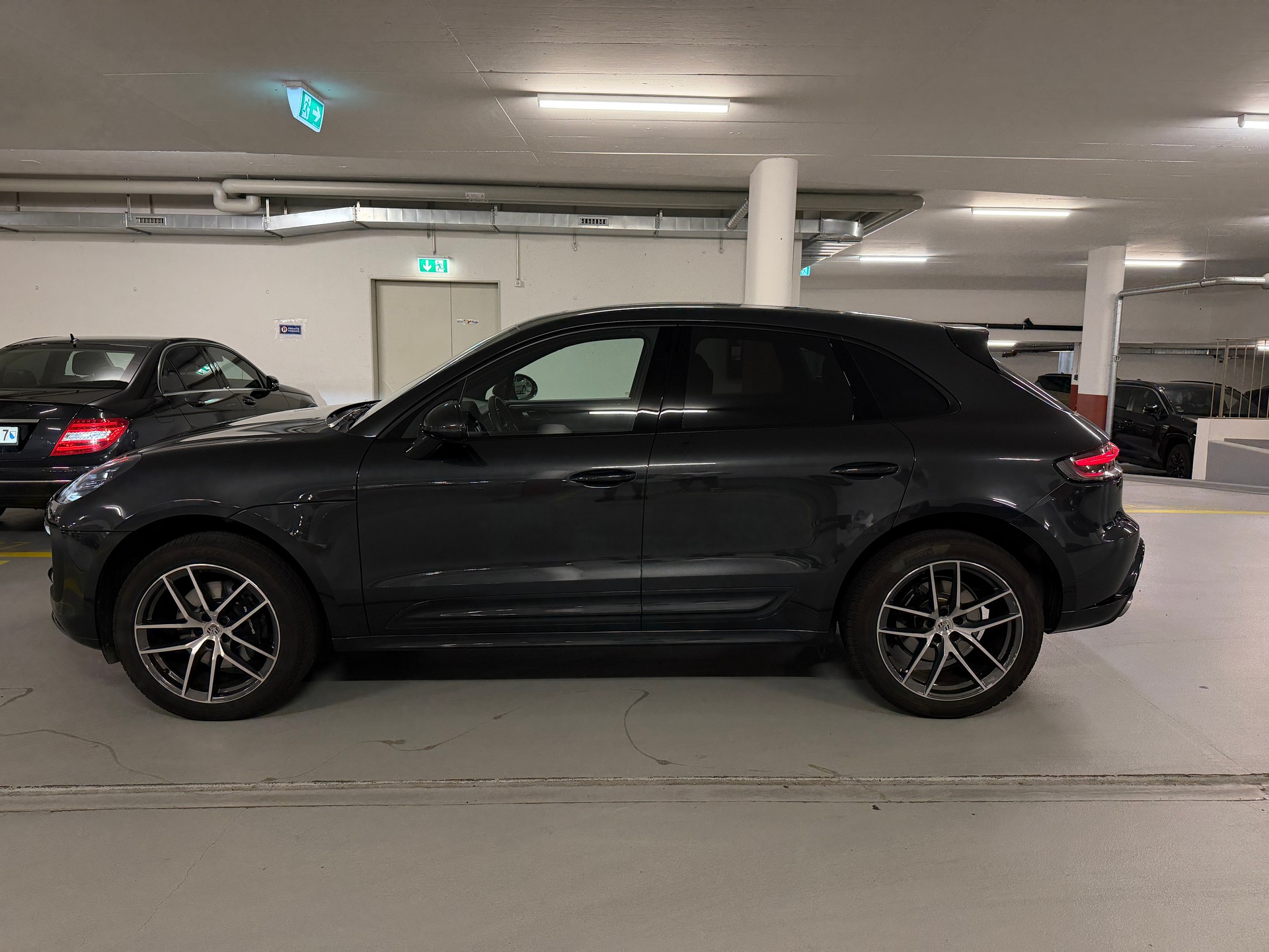 PORSCHE Macan-image-6