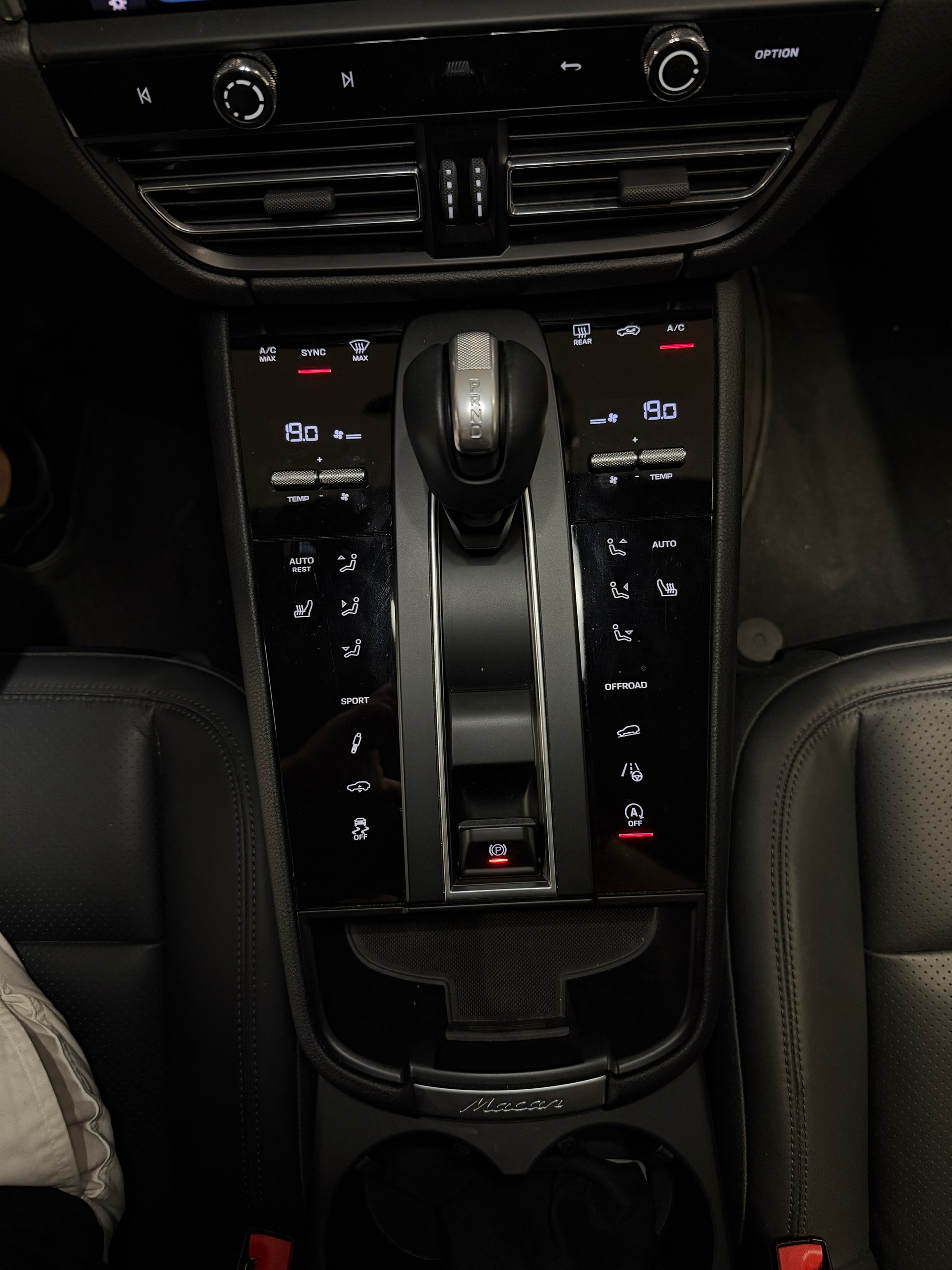 PORSCHE Macan-image-11