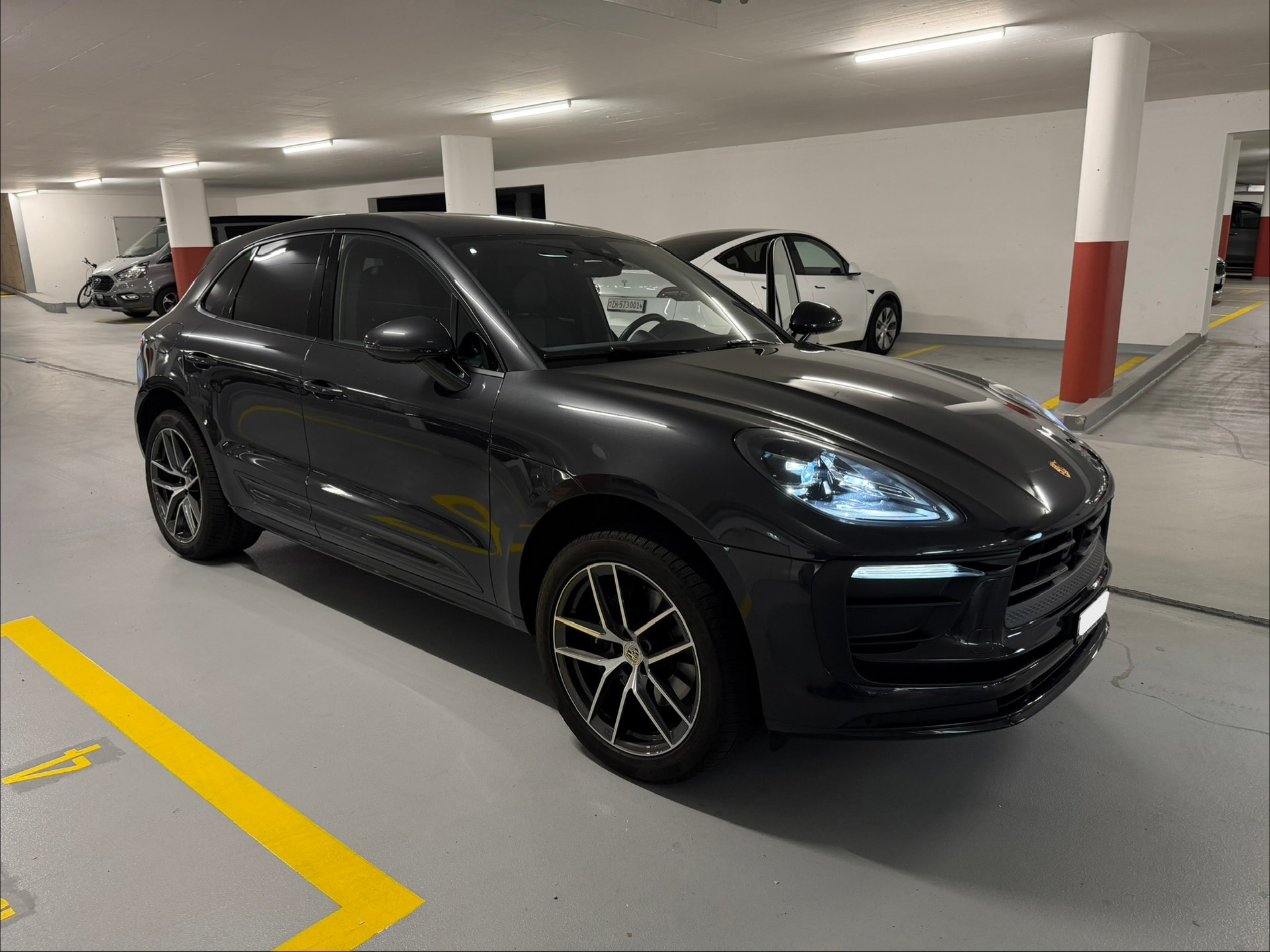 PORSCHE Macan-image-2