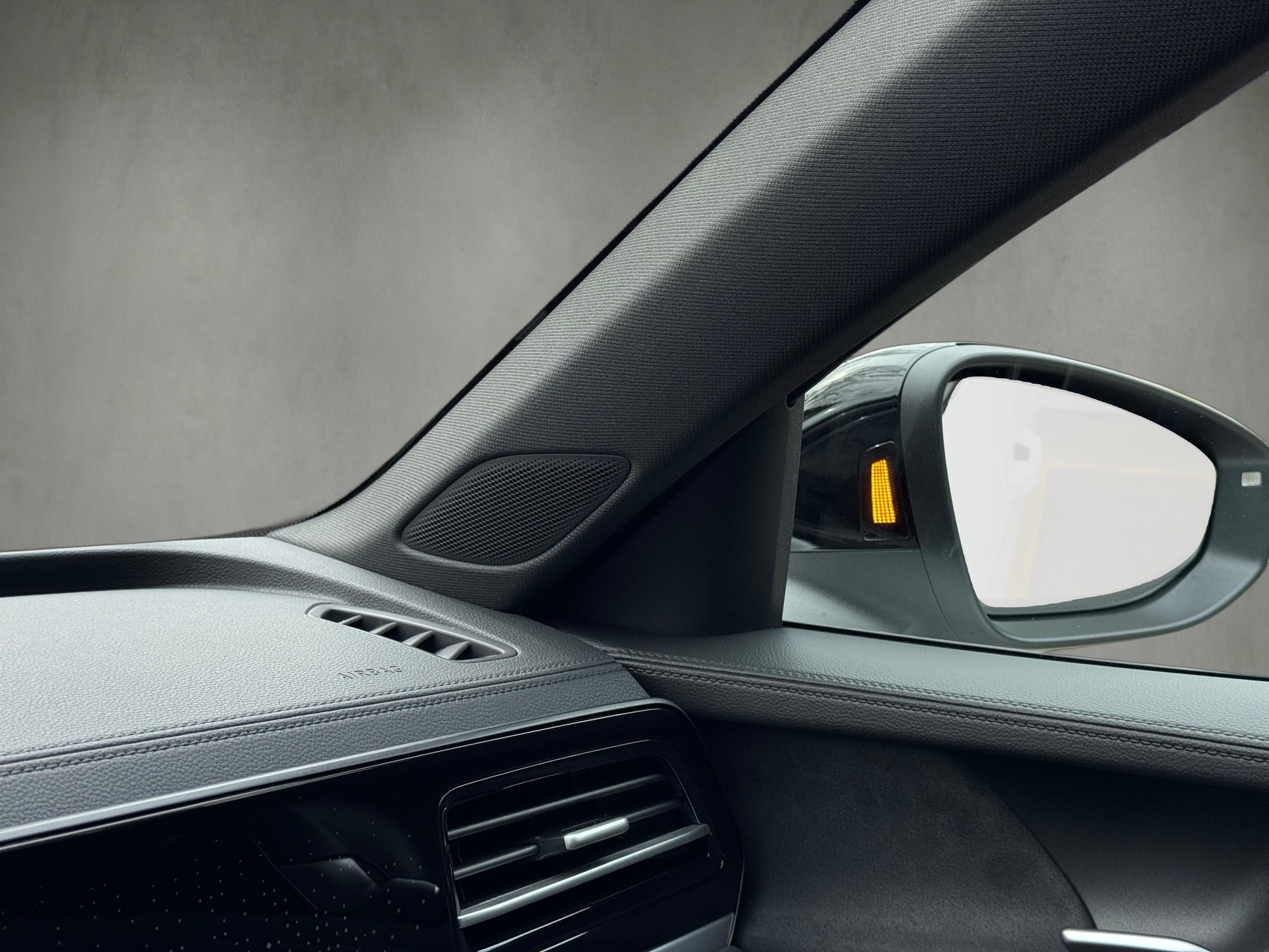 VW Passat Variant 1.5 TSI evo2 Plug-In- Hybrid R-Line DSG-image-23