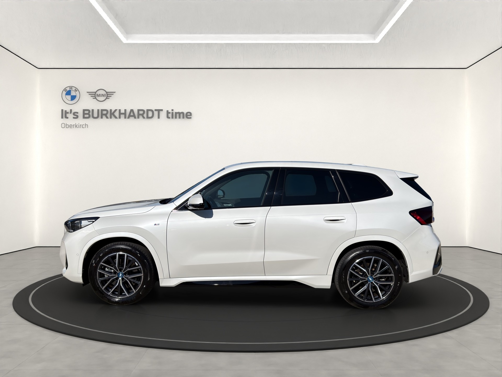 BMW iX1 xDrive 30 M Sport-showroom-element-1