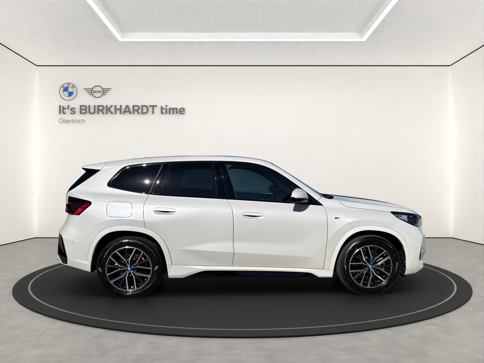 BMW iX1 xDrive 30 M Sport-image-5