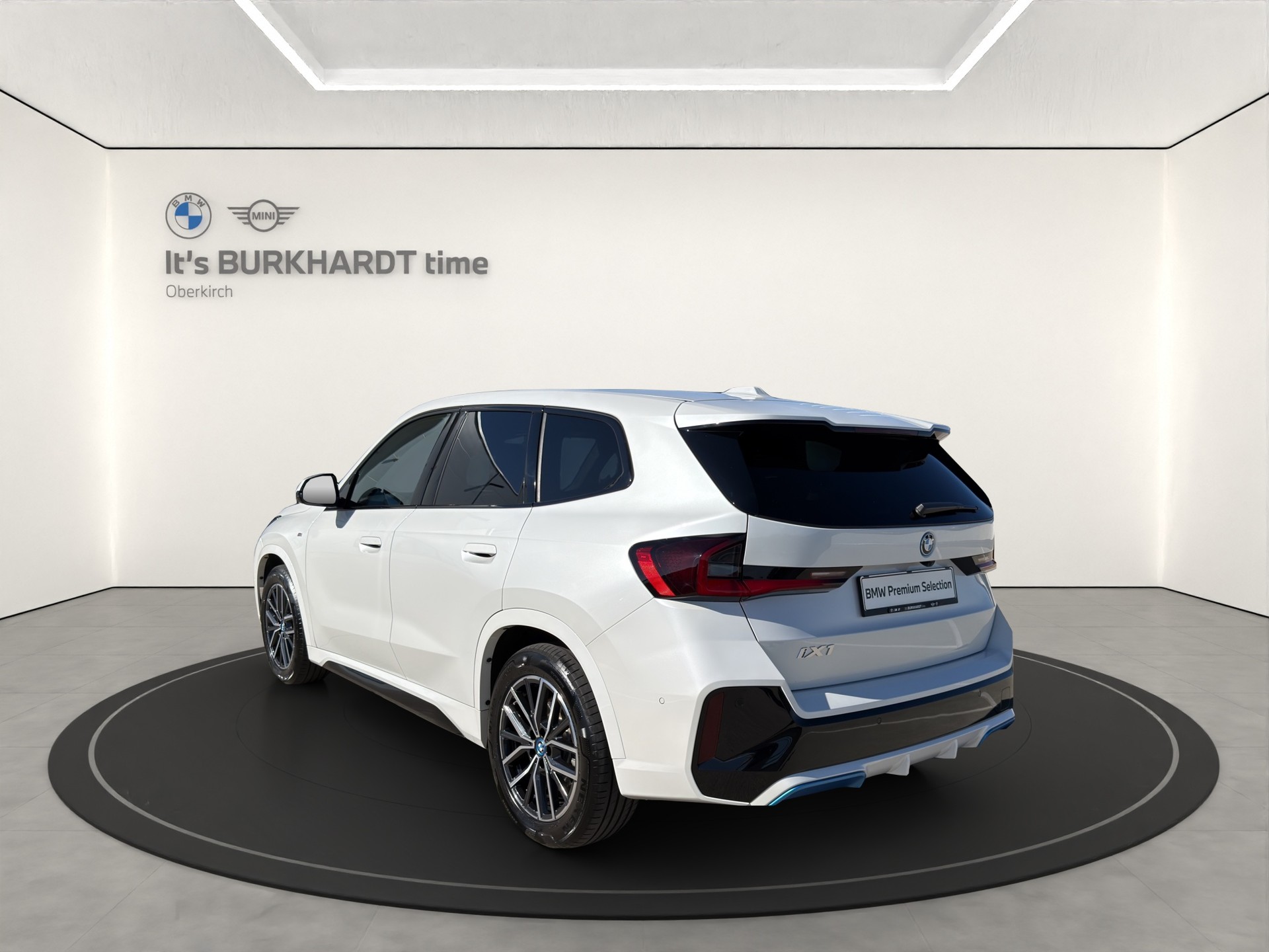 BMW iX1 xDrive 30 M Sport-showroom-element-2