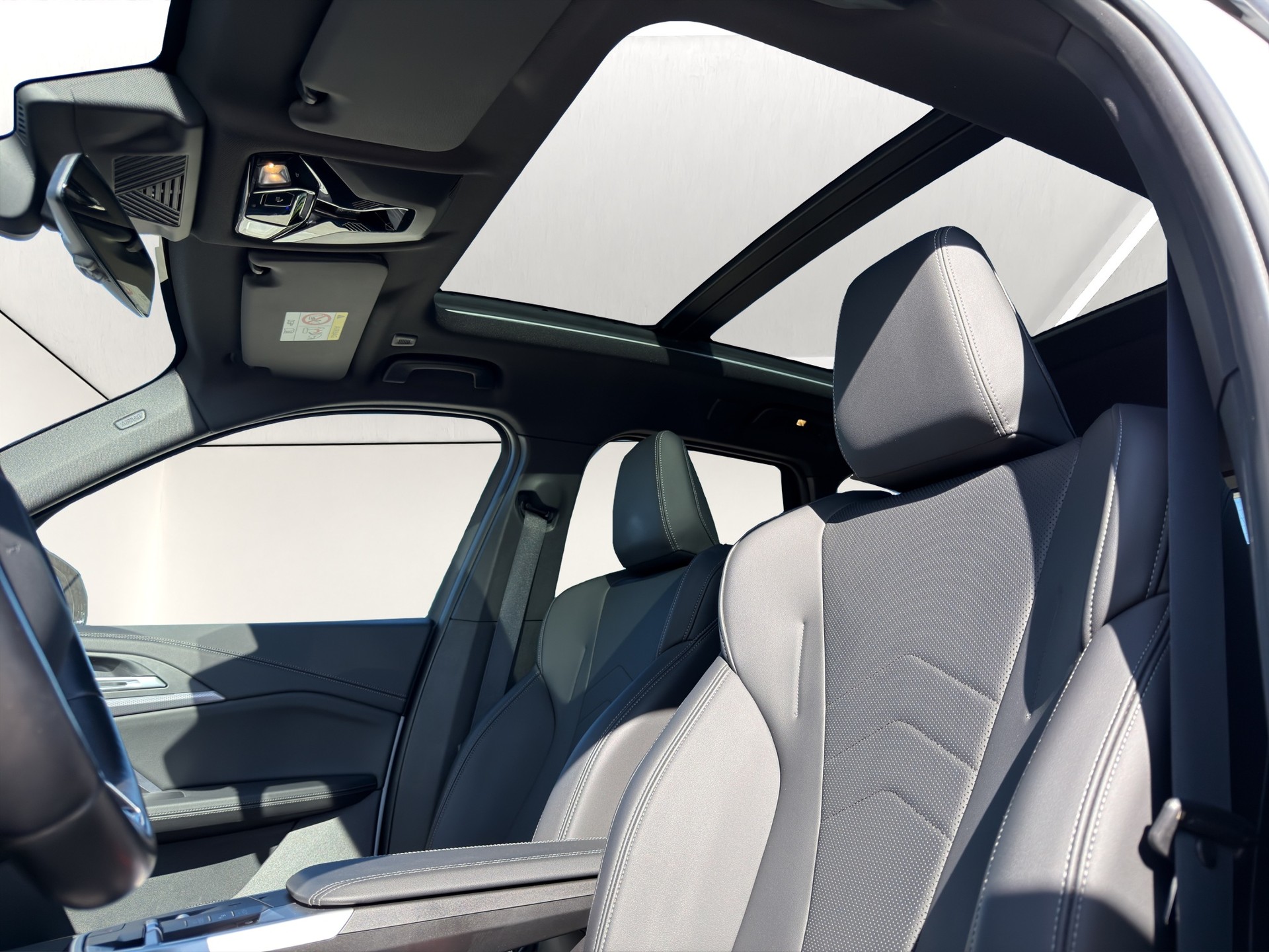 BMW iX1 xDrive 30 M Sport-image-15