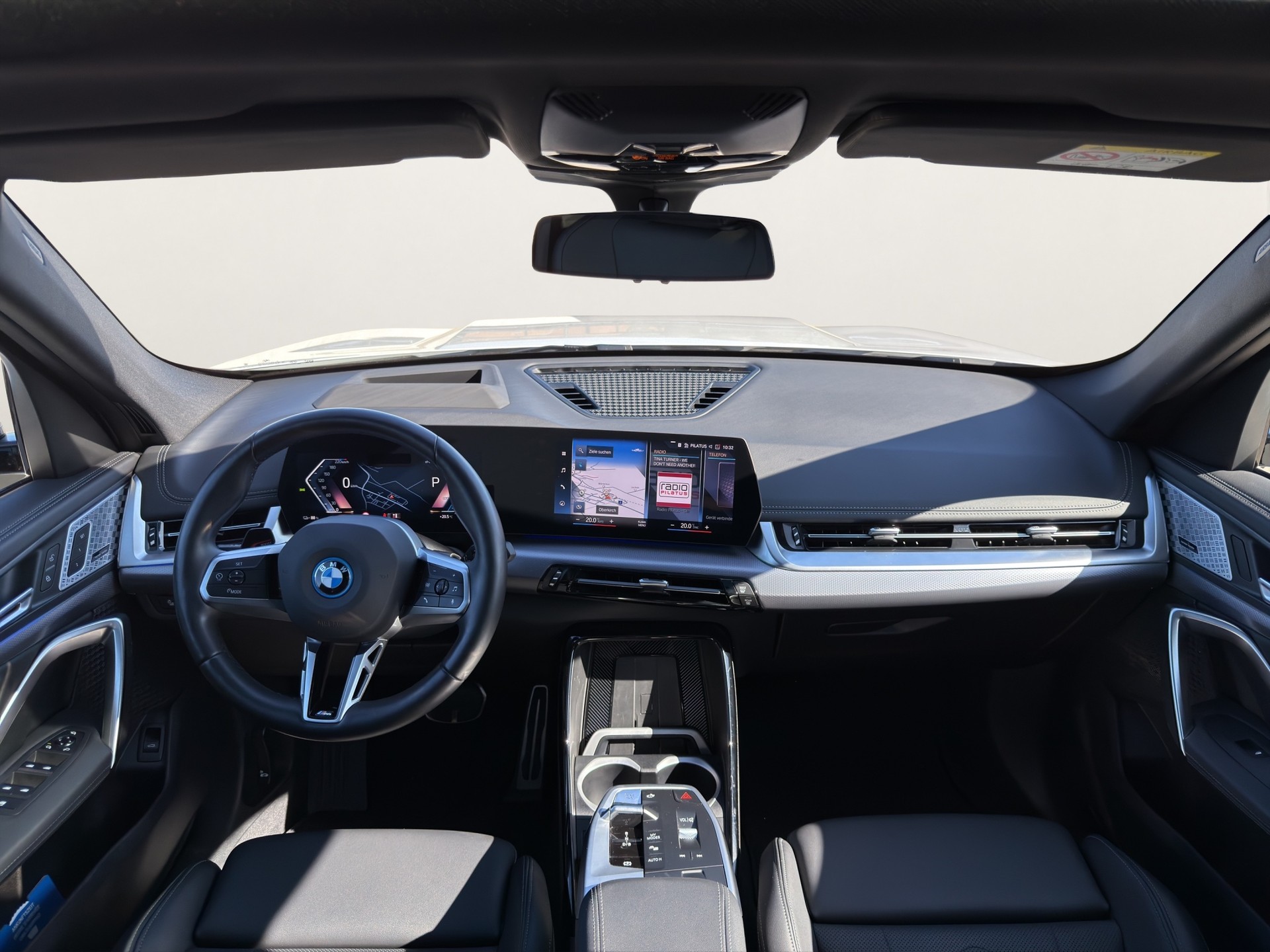 BMW iX1 xDrive 30 M Sport-image-12