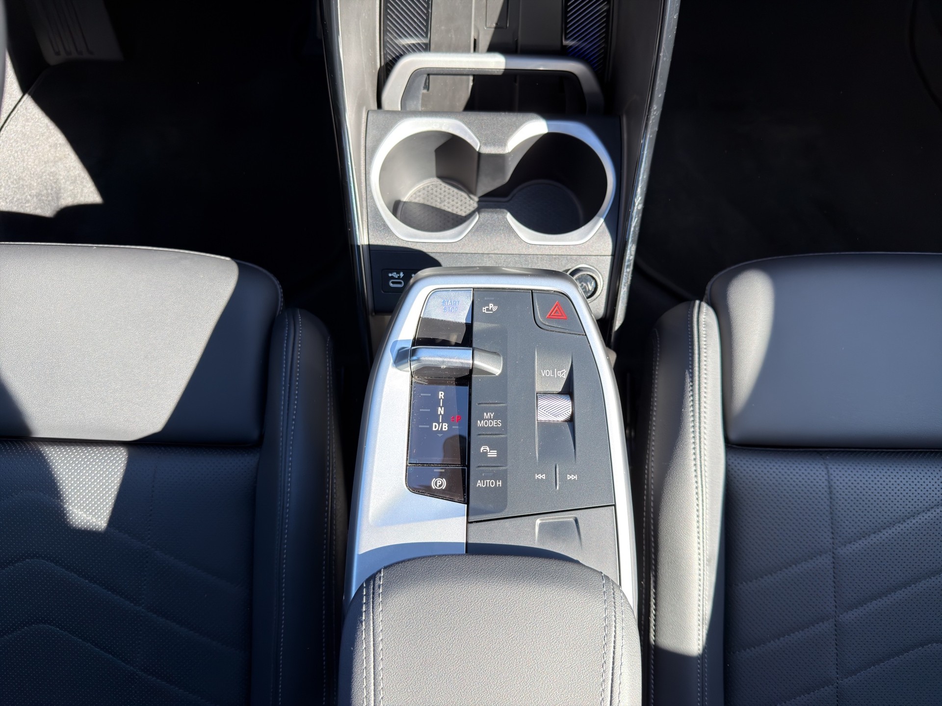BMW iX1 xDrive 30 M Sport-image-13