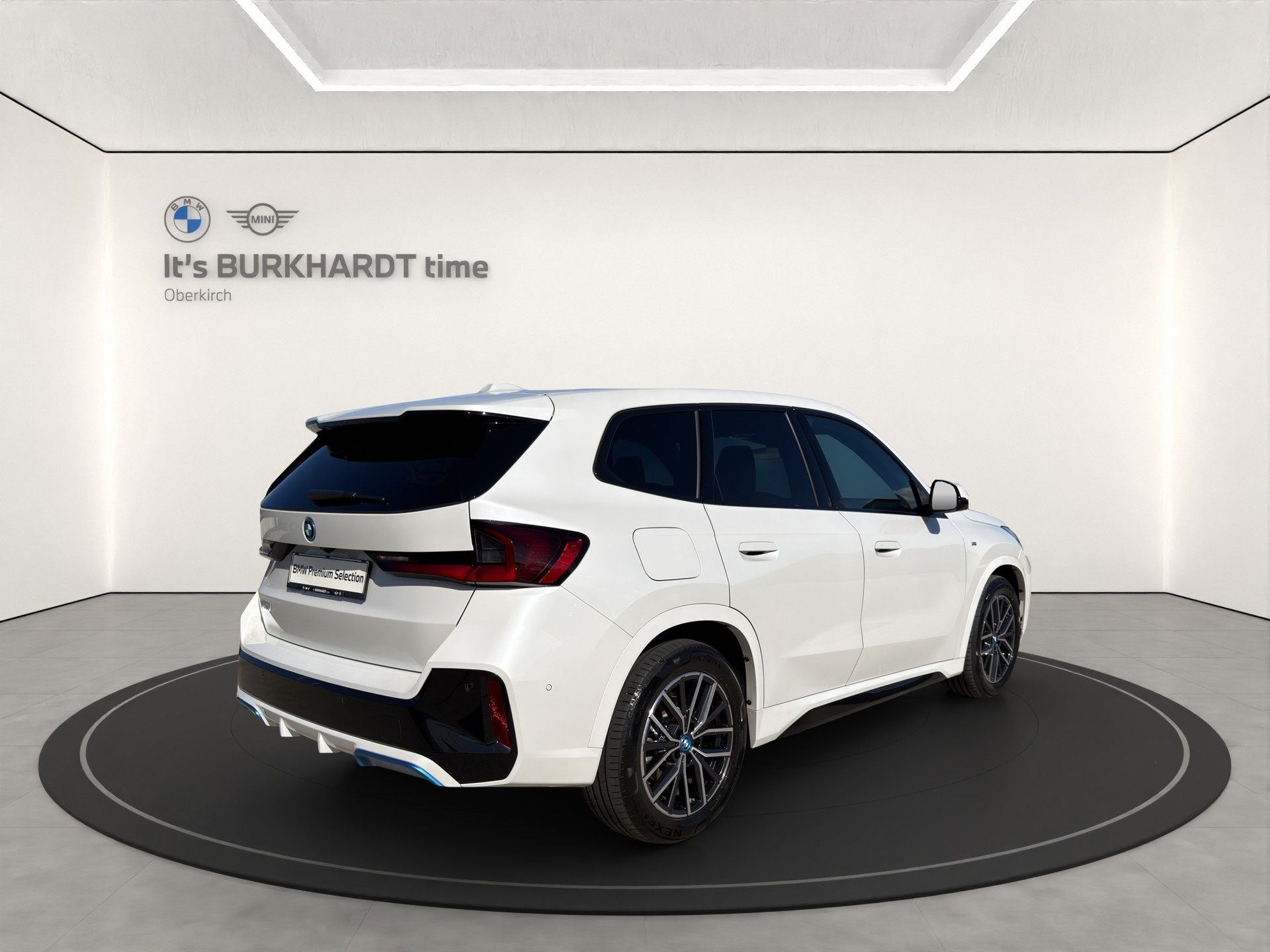 BMW iX1 xDrive 30 M Sport-image-4