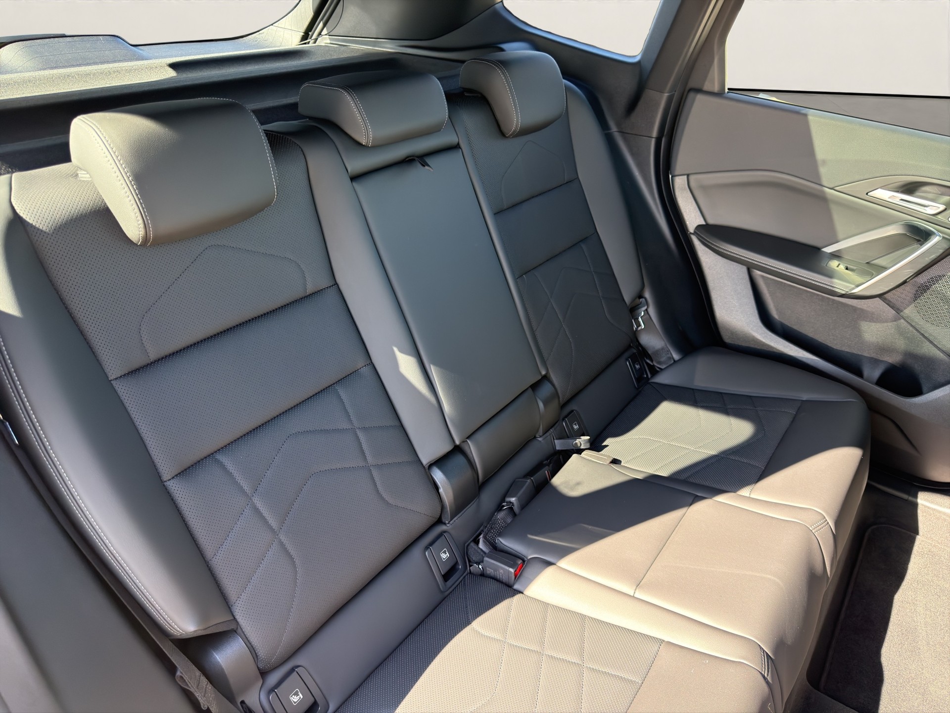 BMW iX1 xDrive 30 M Sport-image-18