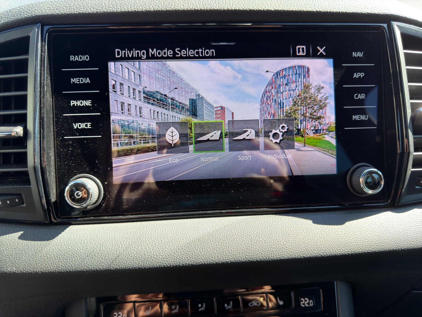 SKODA Karoq 1.5 TSI SportLine DSG-image-14