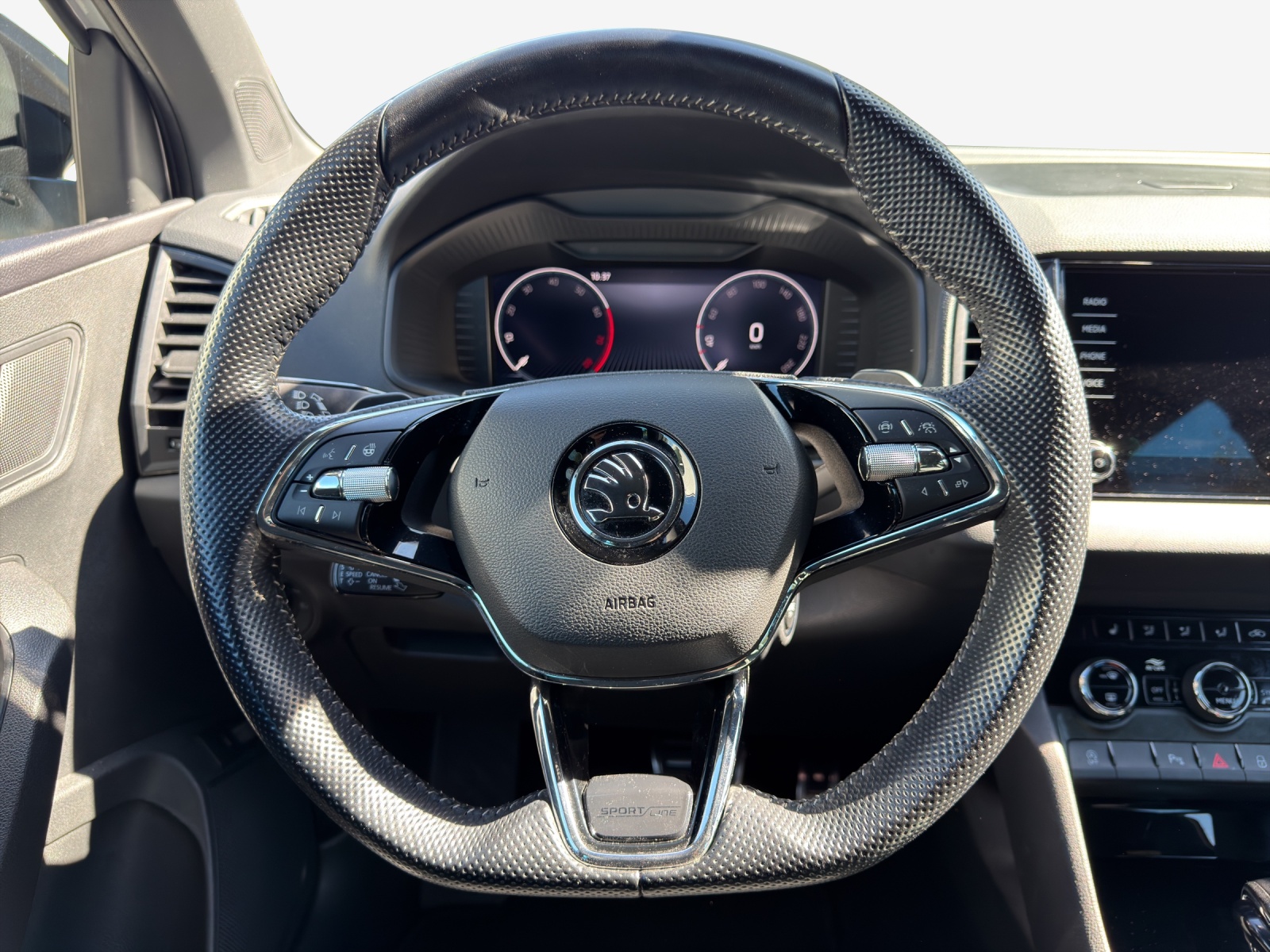 SKODA Karoq 1.5 TSI SportLine DSG-image-9