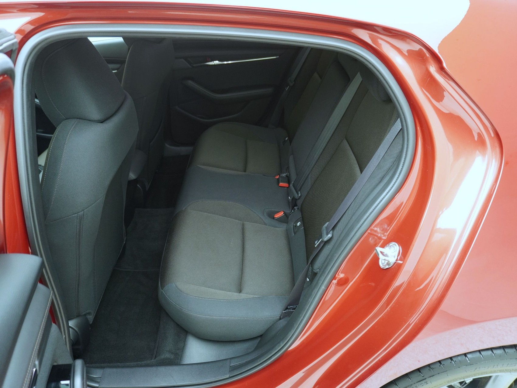 MAZDA 3 Hatchback 2.0 Revolution-image-10