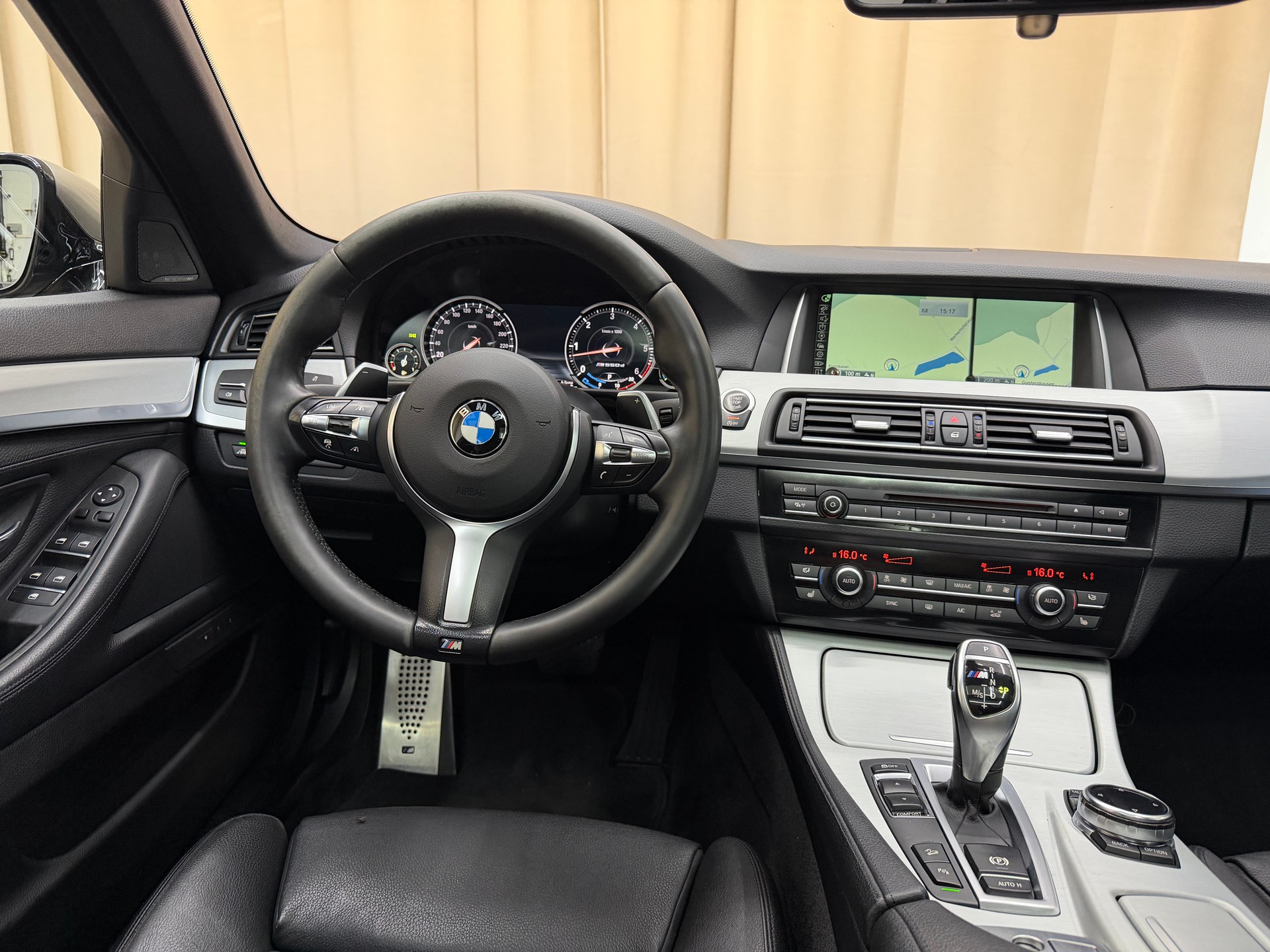 BMW M550d Touring xDrive Steptronic-image-10