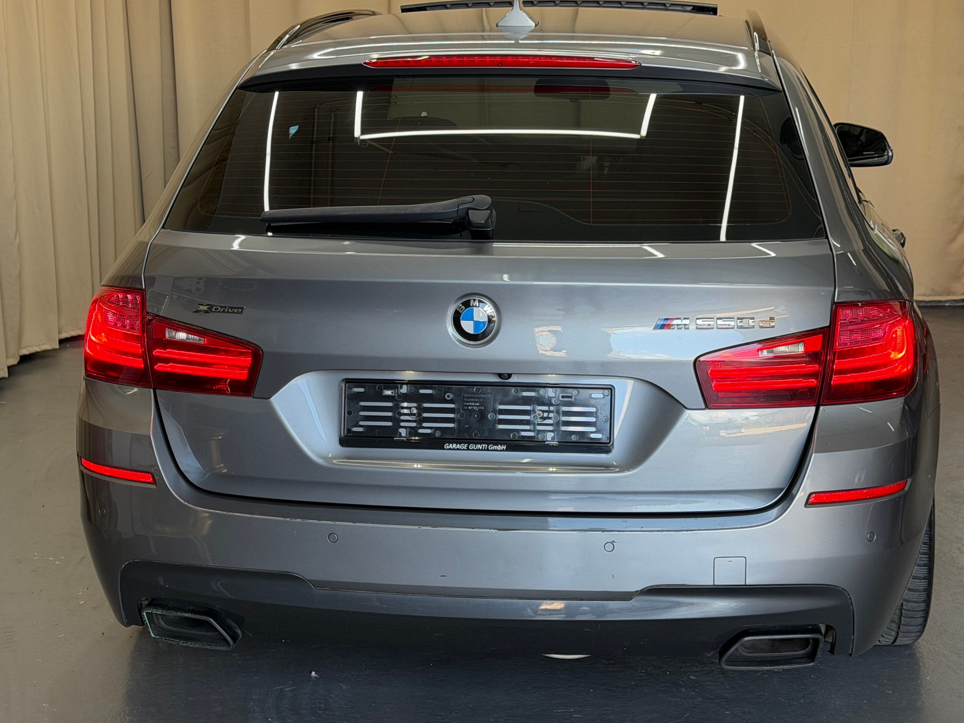BMW M550d Touring xDrive Steptronic-image-3