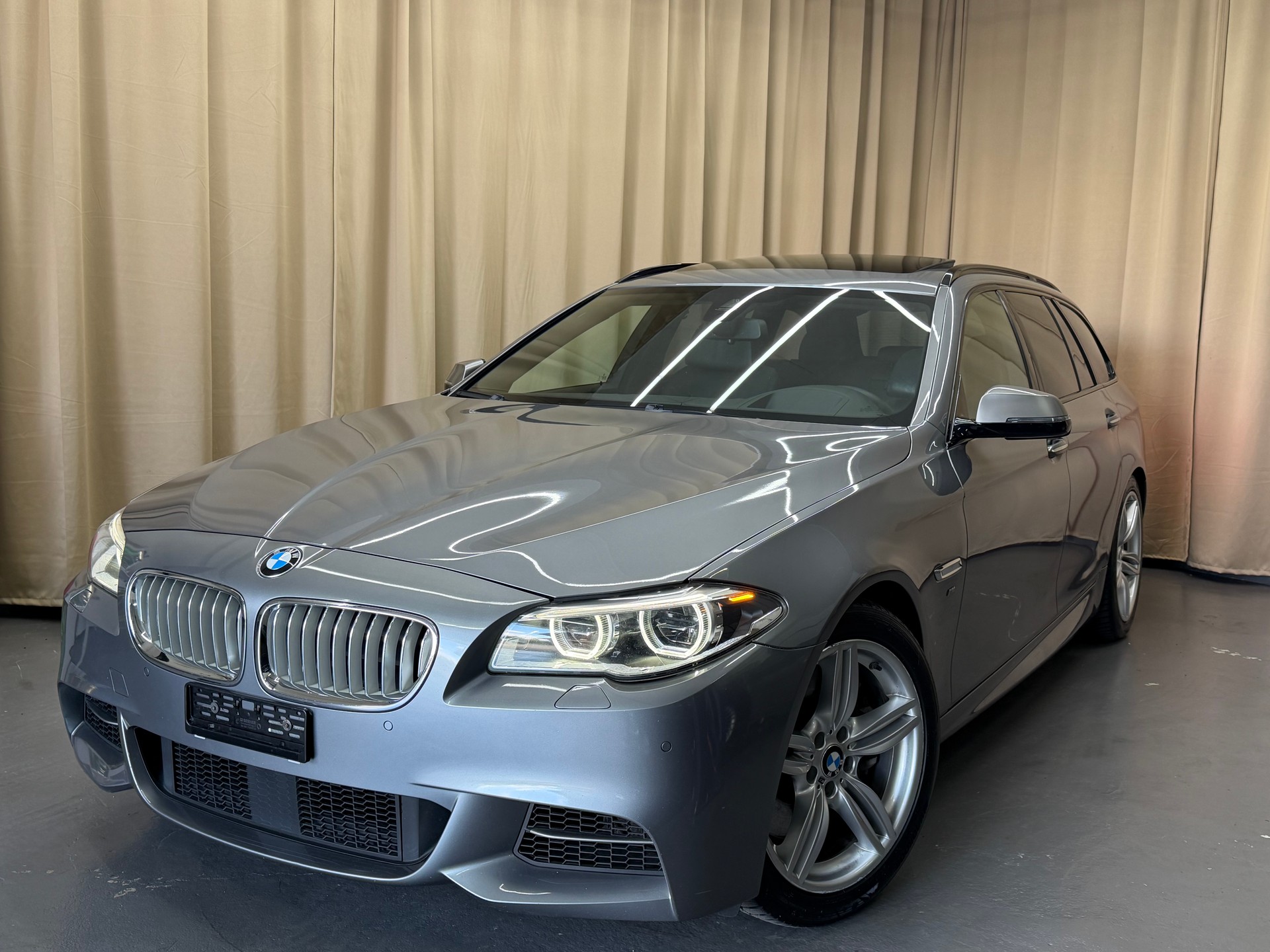 BMW M550d Touring xDrive Steptronic-image-0