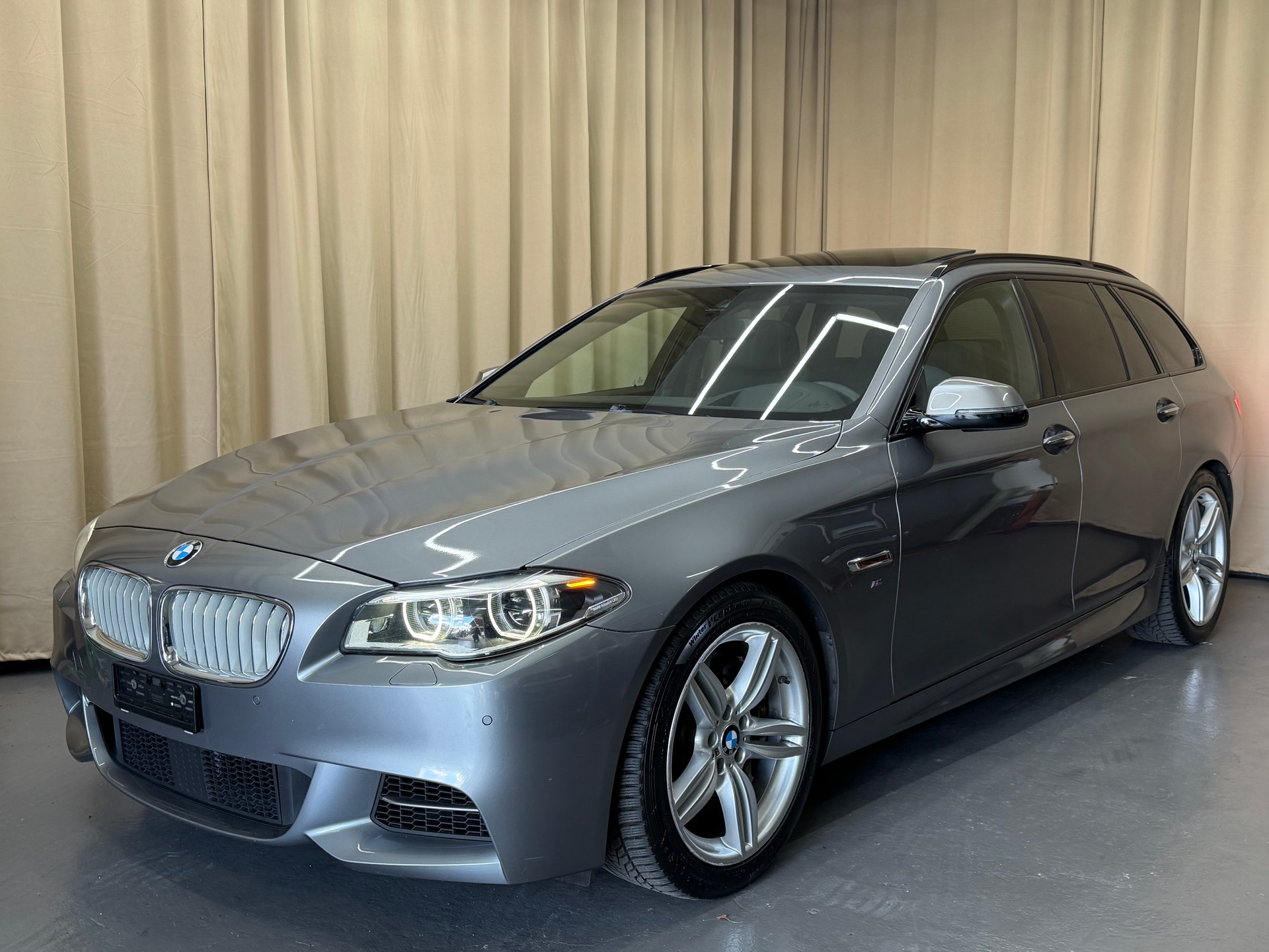 BMW M550d Touring xDrive Steptronic-image-1
