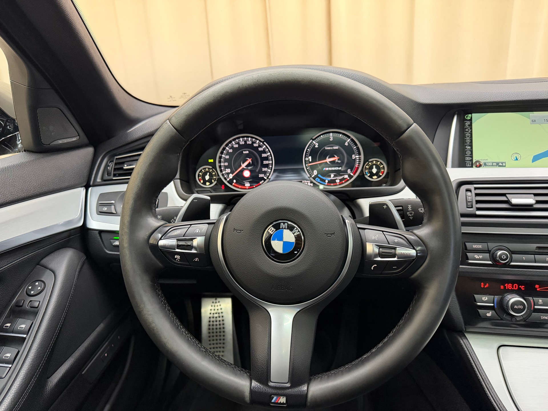 BMW M550d Touring xDrive Steptronic-image-9
