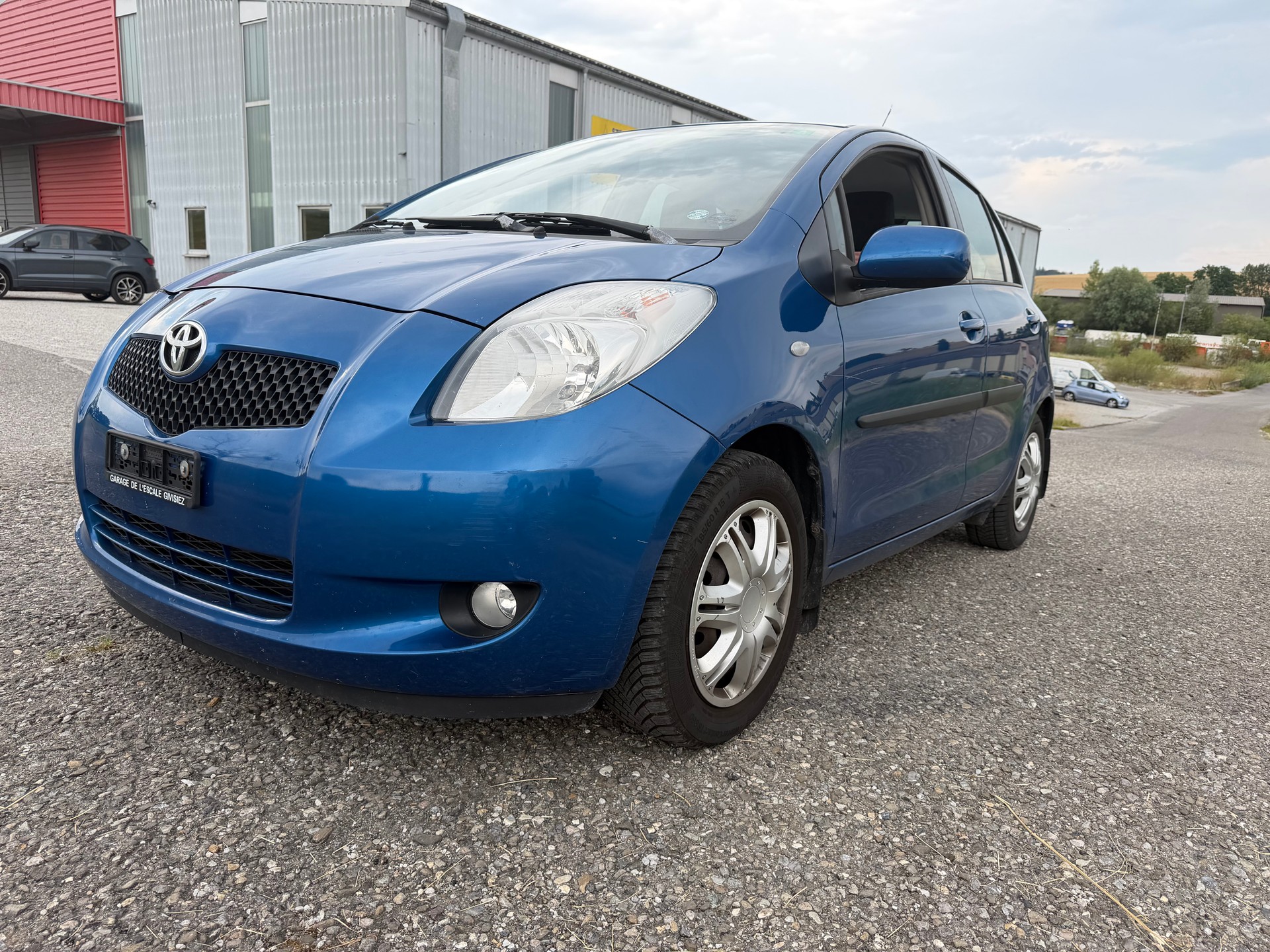 TOYOTA Yaris 1.3 Chic automatique-image-11