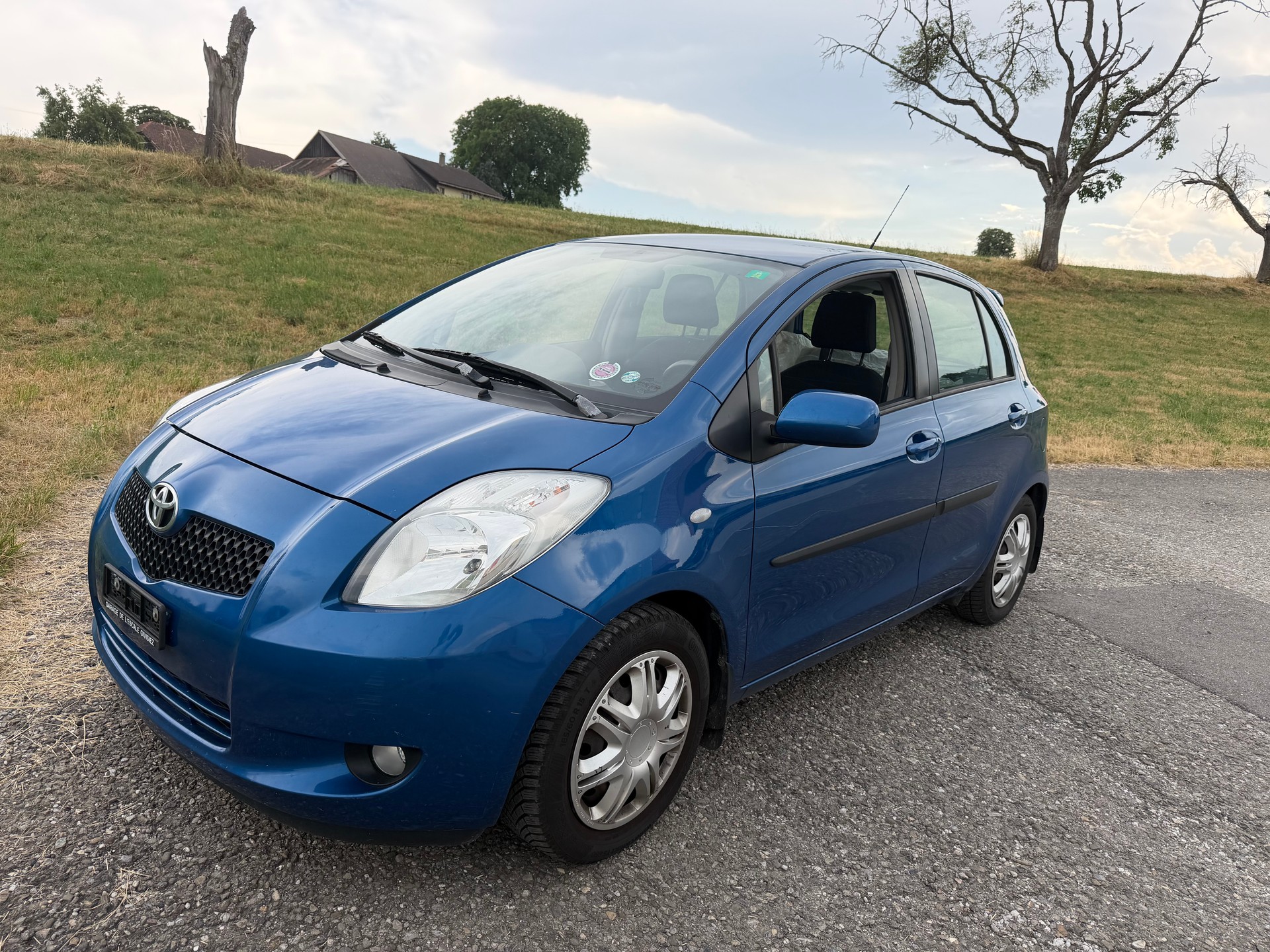 TOYOTA Yaris 1.3 Chic automatique-image-2