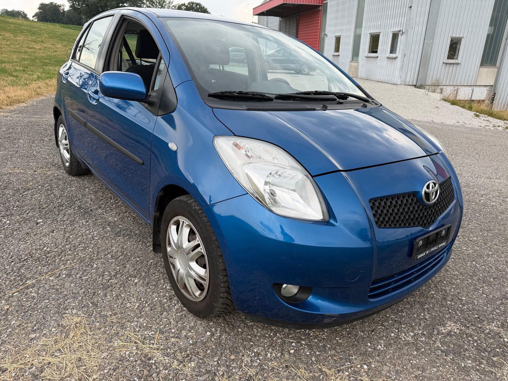 TOYOTA Yaris 1.3 Chic automatique-image-1