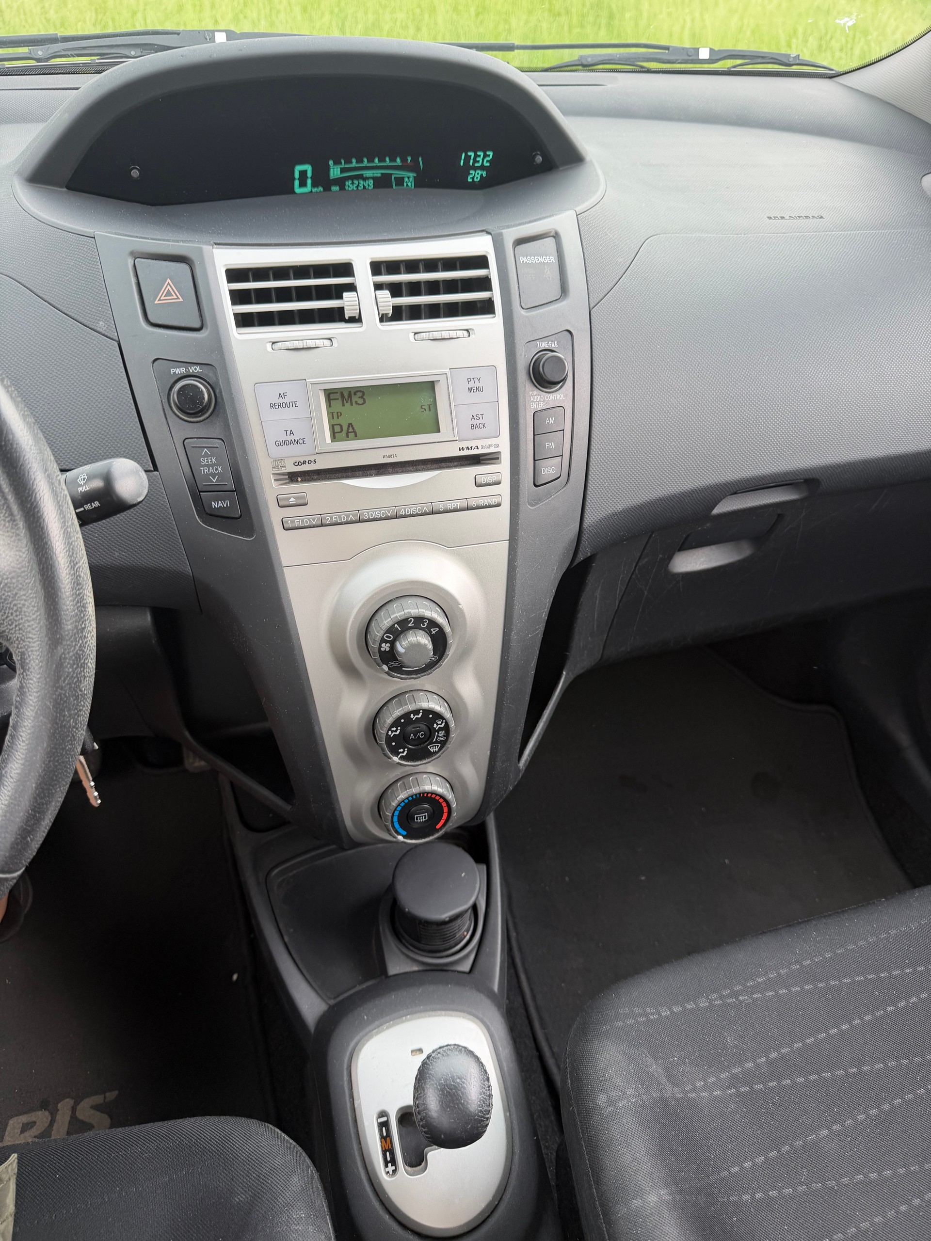 TOYOTA Yaris 1.3 Chic automatique-image-7