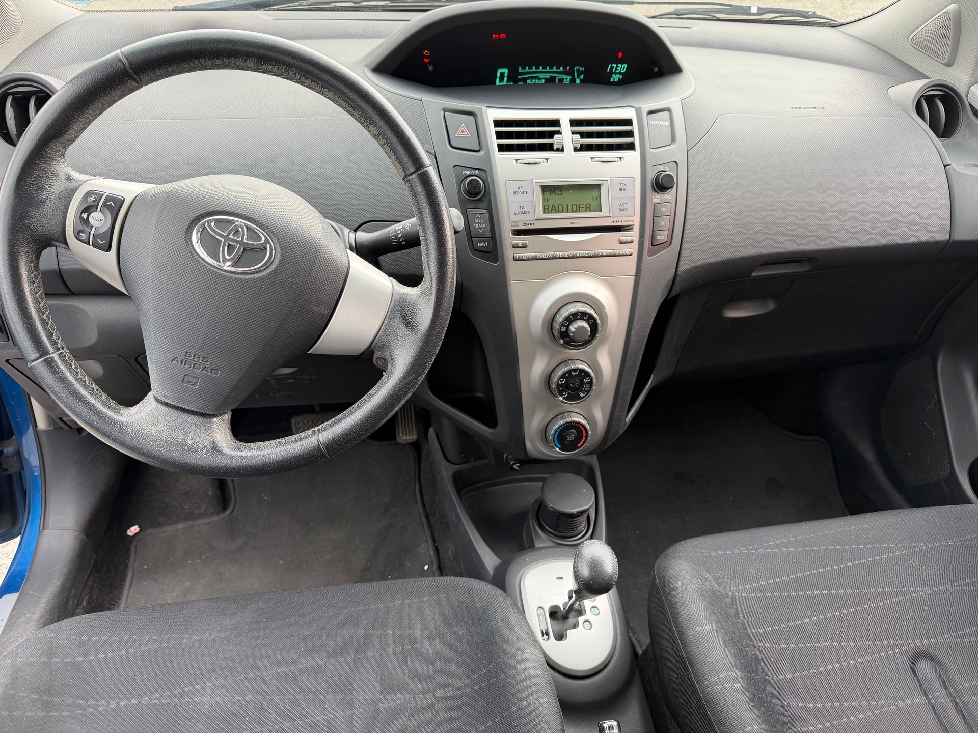 TOYOTA Yaris 1.3 Chic automatique-image-4