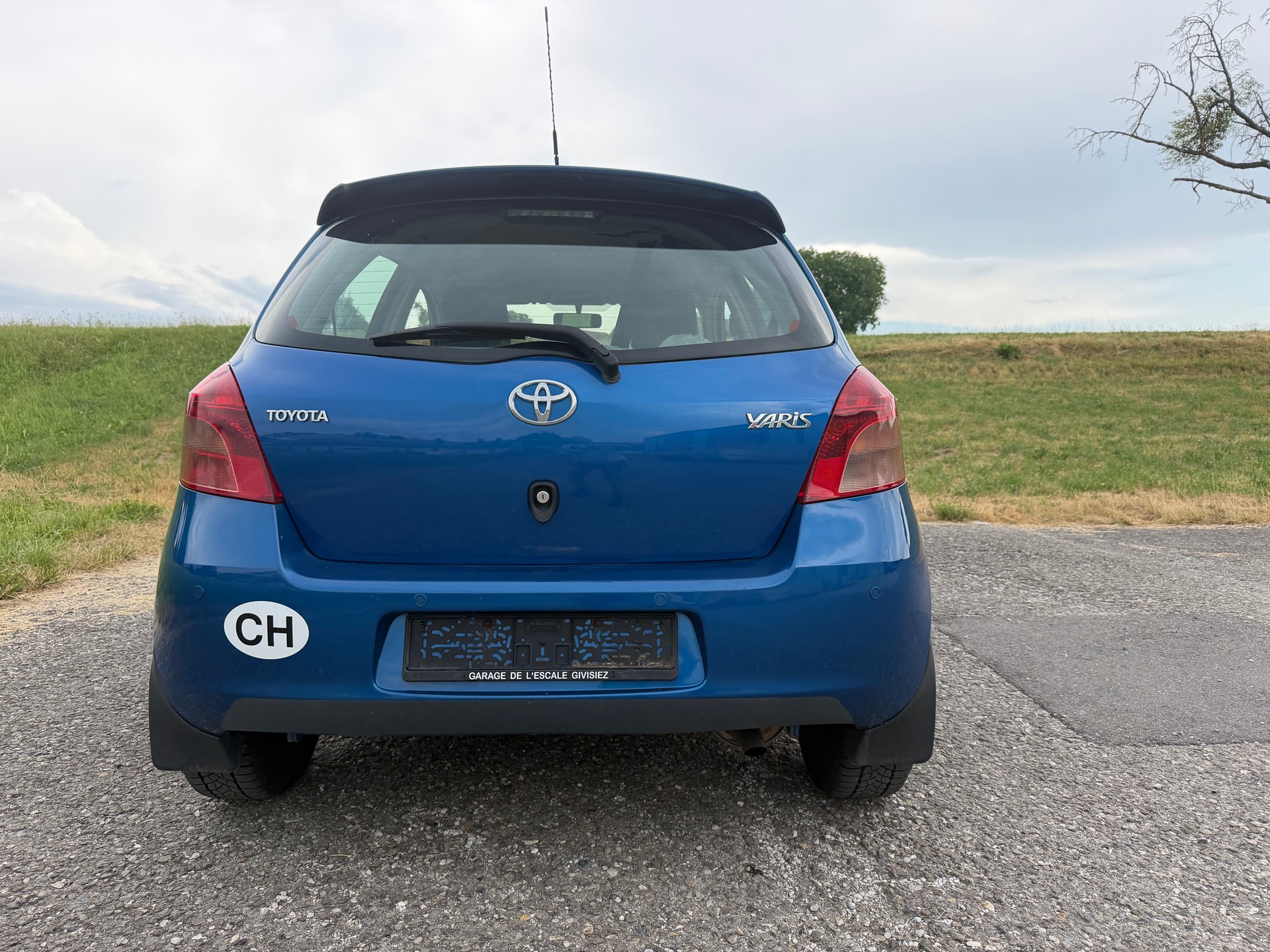 TOYOTA Yaris 1.3 Chic automatique-image-3