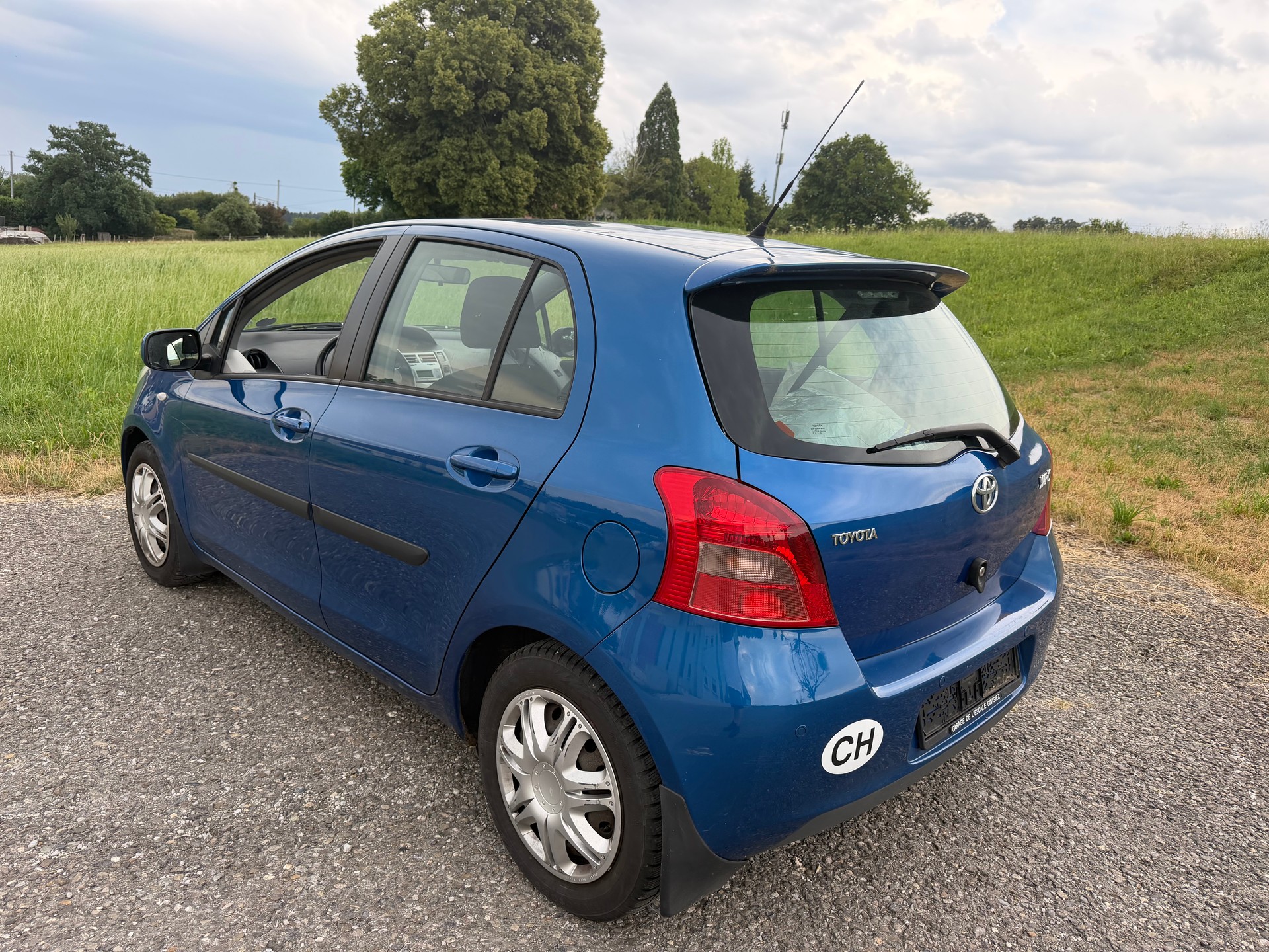 TOYOTA Yaris 1.3 Chic automatique-image-8