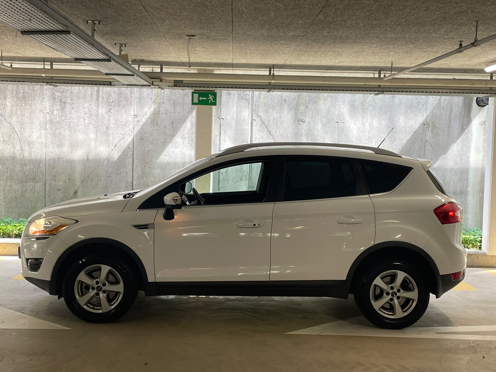 FORD Kuga 2.0 TDCi Titanium 4WD Automatik // MFK NEU-image-2