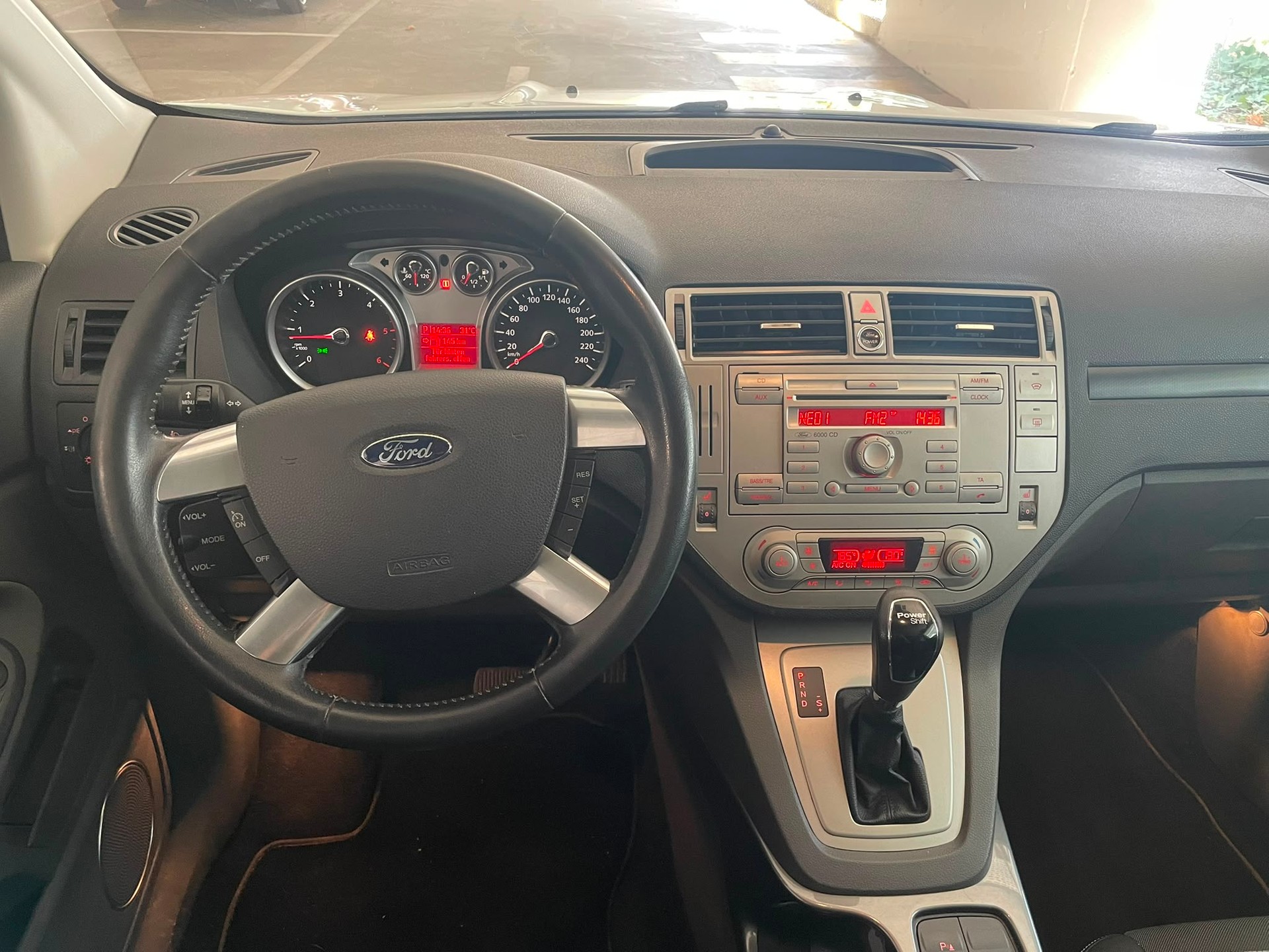 FORD Kuga 2.0 TDCi Titanium 4WD Automatik // MFK NEU-image-12