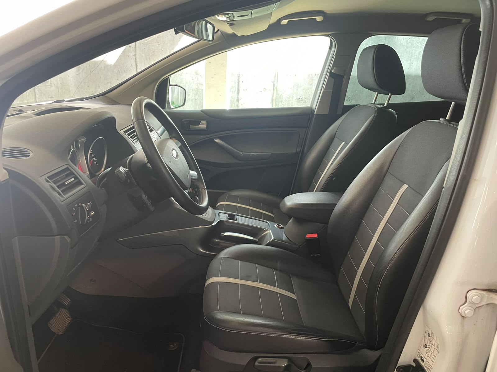 FORD Kuga 2.0 TDCi Titanium 4WD Automatik // MFK NEU-image-9