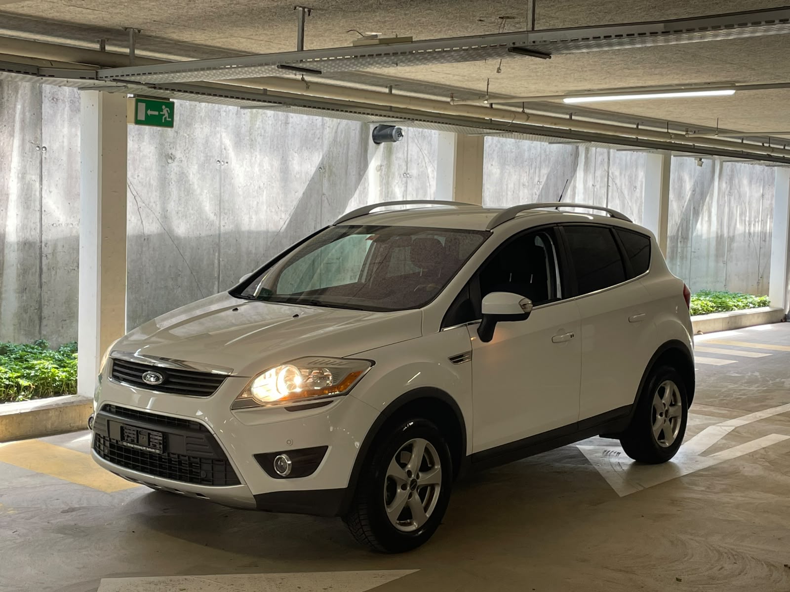 FORD Kuga 2.0 TDCi Titanium 4WD Automatik // MFK NEU-image-1