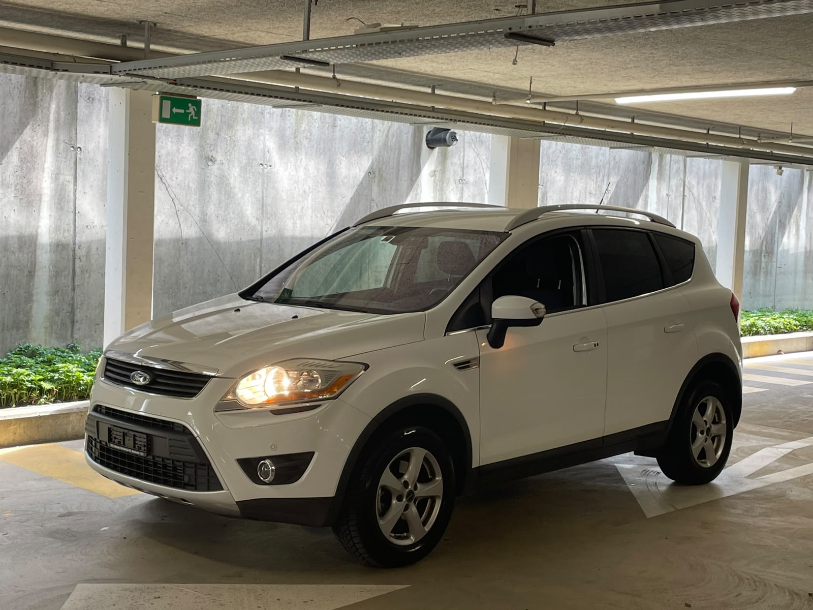 FORD Kuga 2.0 TDCi Titanium 4WD Automatik // MFK NEU-image-0