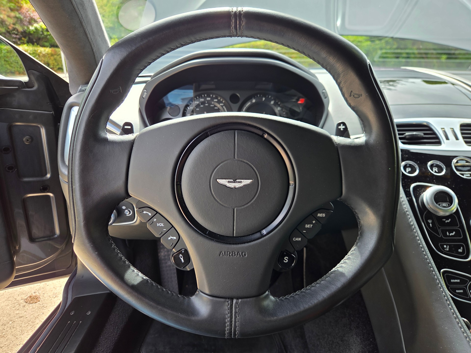 ASTON MARTIN Vanquish V12 5.9-48 Touchtronic 3-image-6