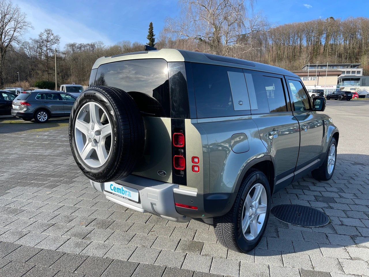 LAND ROVER Defender 110 D240 SD4 SE AT8-image-3