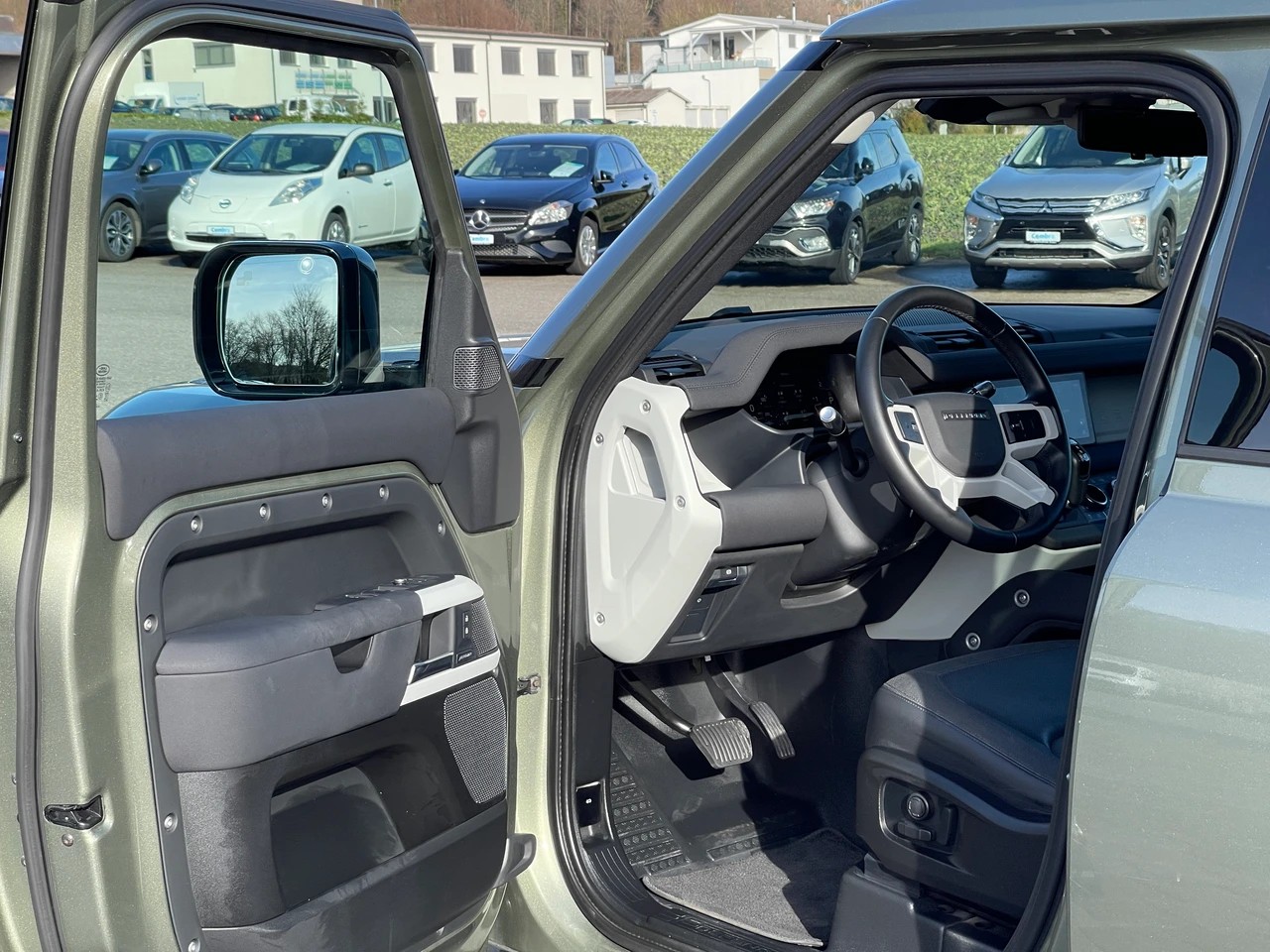 LAND ROVER Defender 110 D240 SD4 SE AT8-image-6
