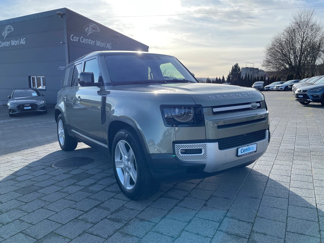 LAND ROVER Defender 110 D240 SD4 SE AT8-image-5