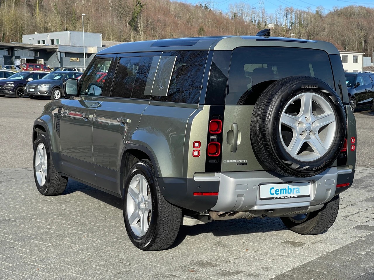 LAND ROVER Defender 110 D240 SD4 SE AT8-image-2