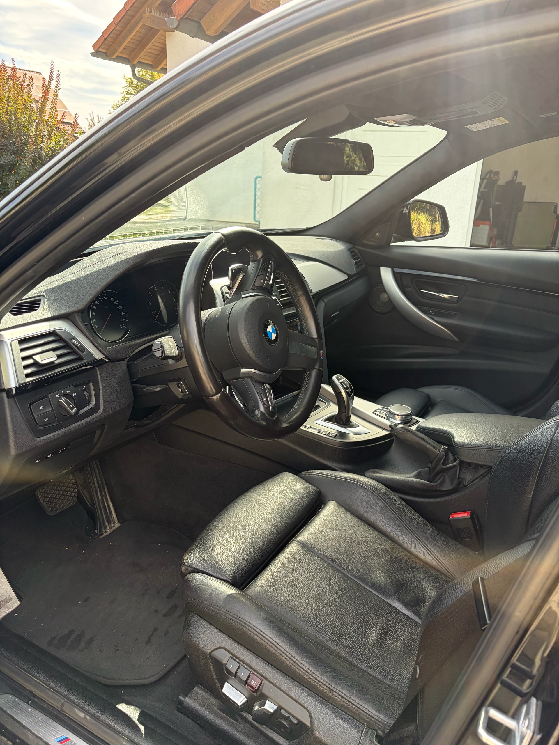 BMW 340i xDrive-image-3