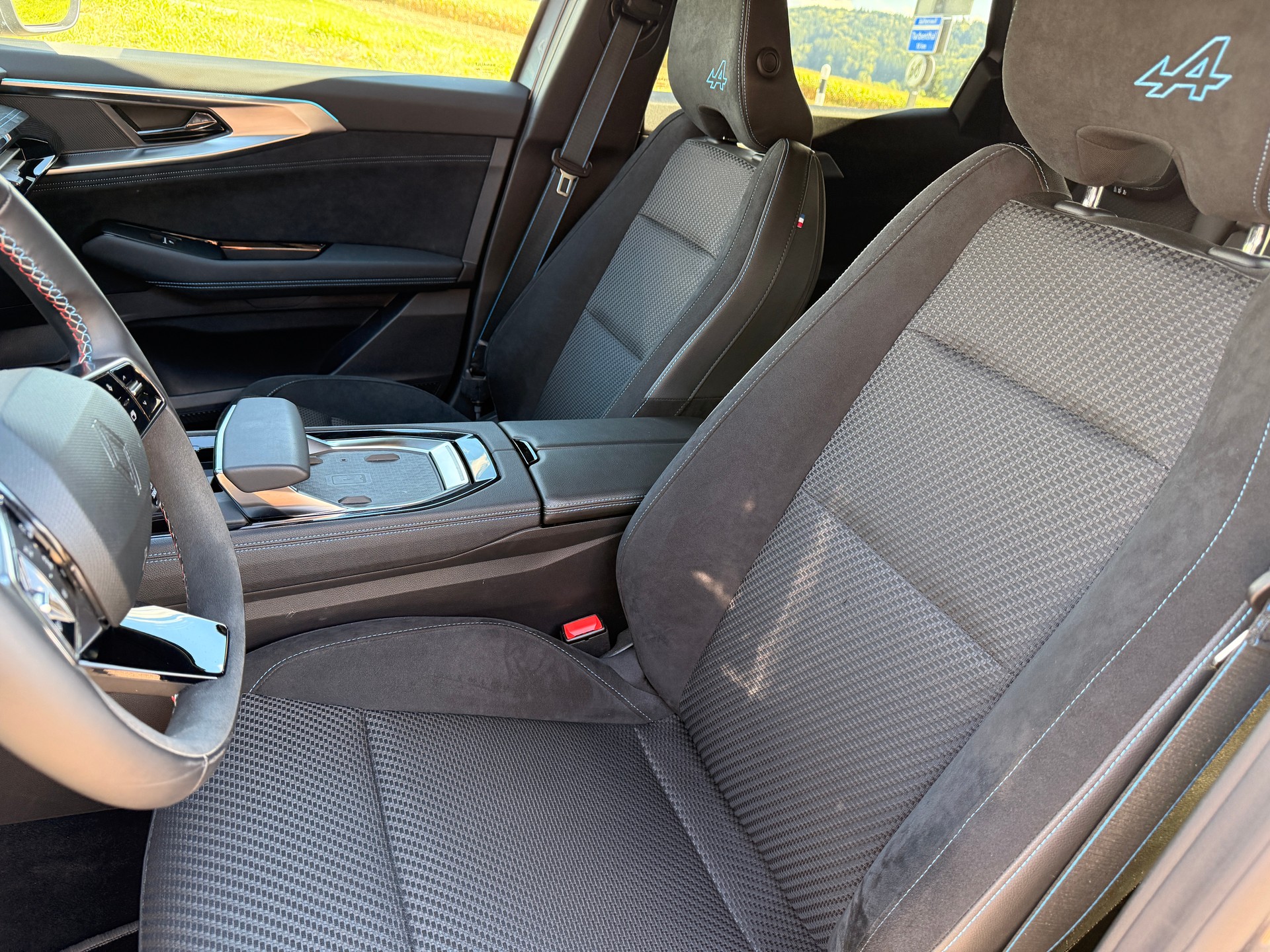 RENAULT Austral 1.2 HEV 200 Techno Esprit Alpine A-image-9